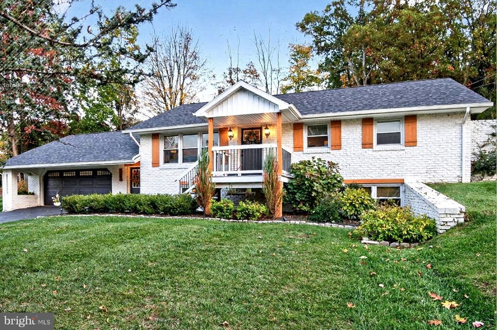 Photo of 9263 E Springfield Road, SEVEN VALLEYS, PA 17360 (MLS # PAYK2092182)