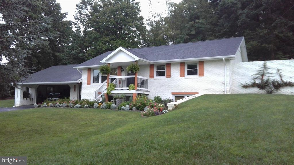 Photo of 9263 E Springfield Road, SEVEN VALLEYS, PA 17360 (MLS # PAYK2092182)