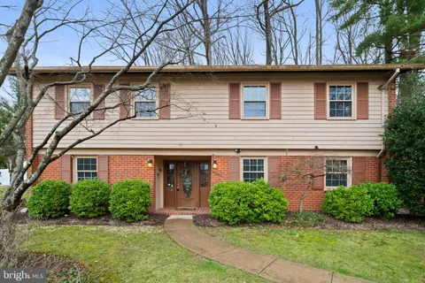 3909 Forest Grove Drive, Annandale, VA MLS: VAFX2229108