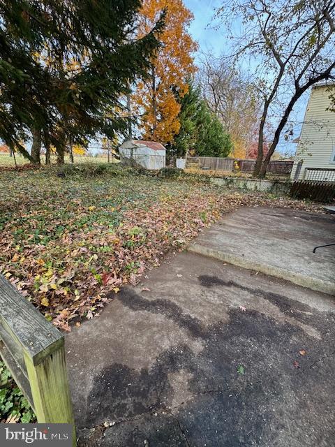 HILLENDALE PARK - Residential Lease