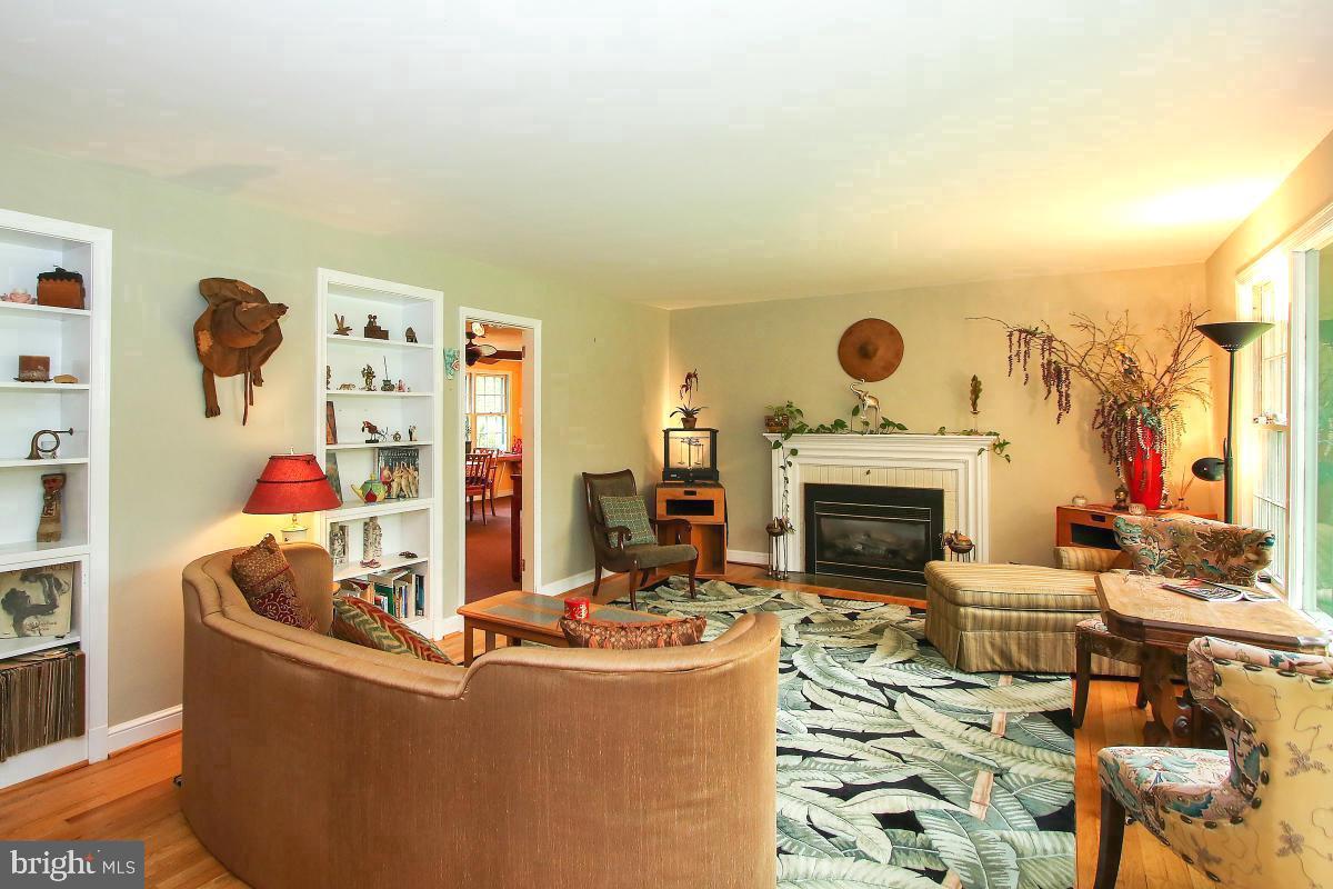 807 COPLEY LANE