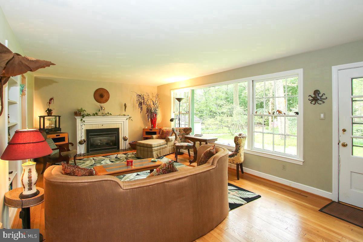 807 COPLEY LANE