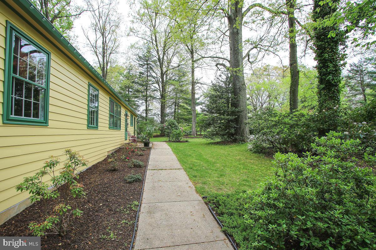 807 COPLEY LANE