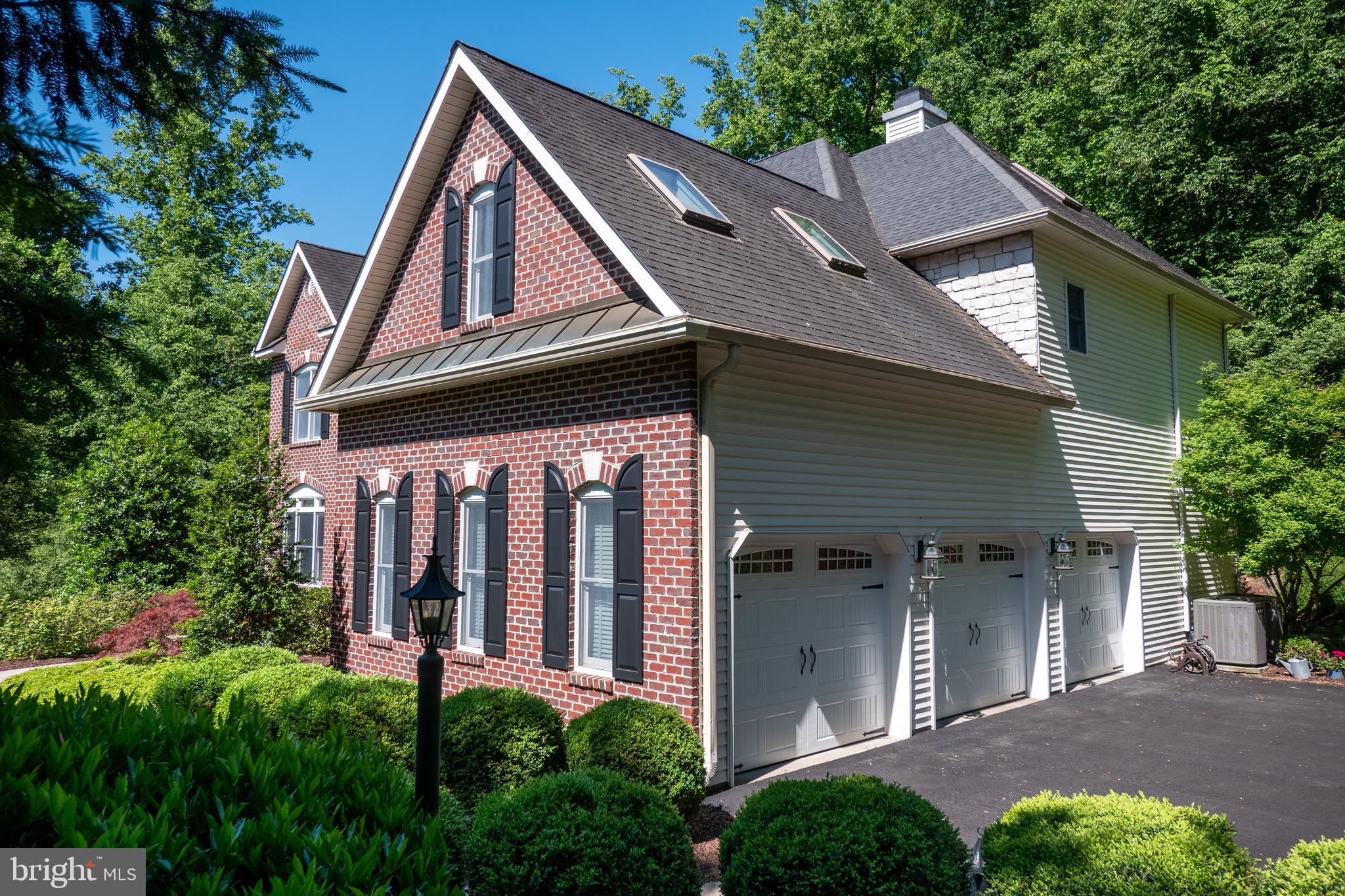 WOODLAND HILL CC EST - Residential