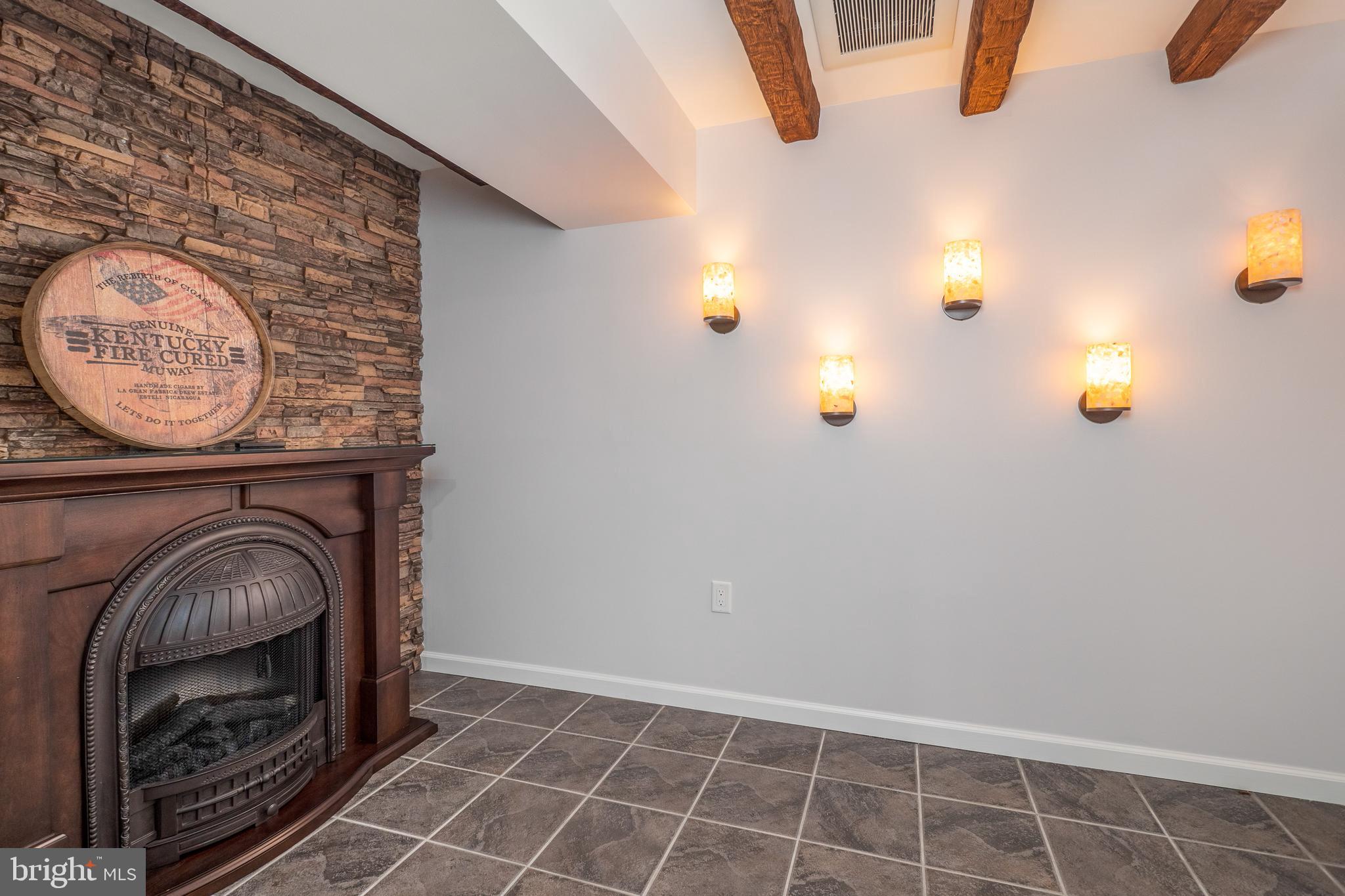 WOODLAND HILL CC EST - Residential