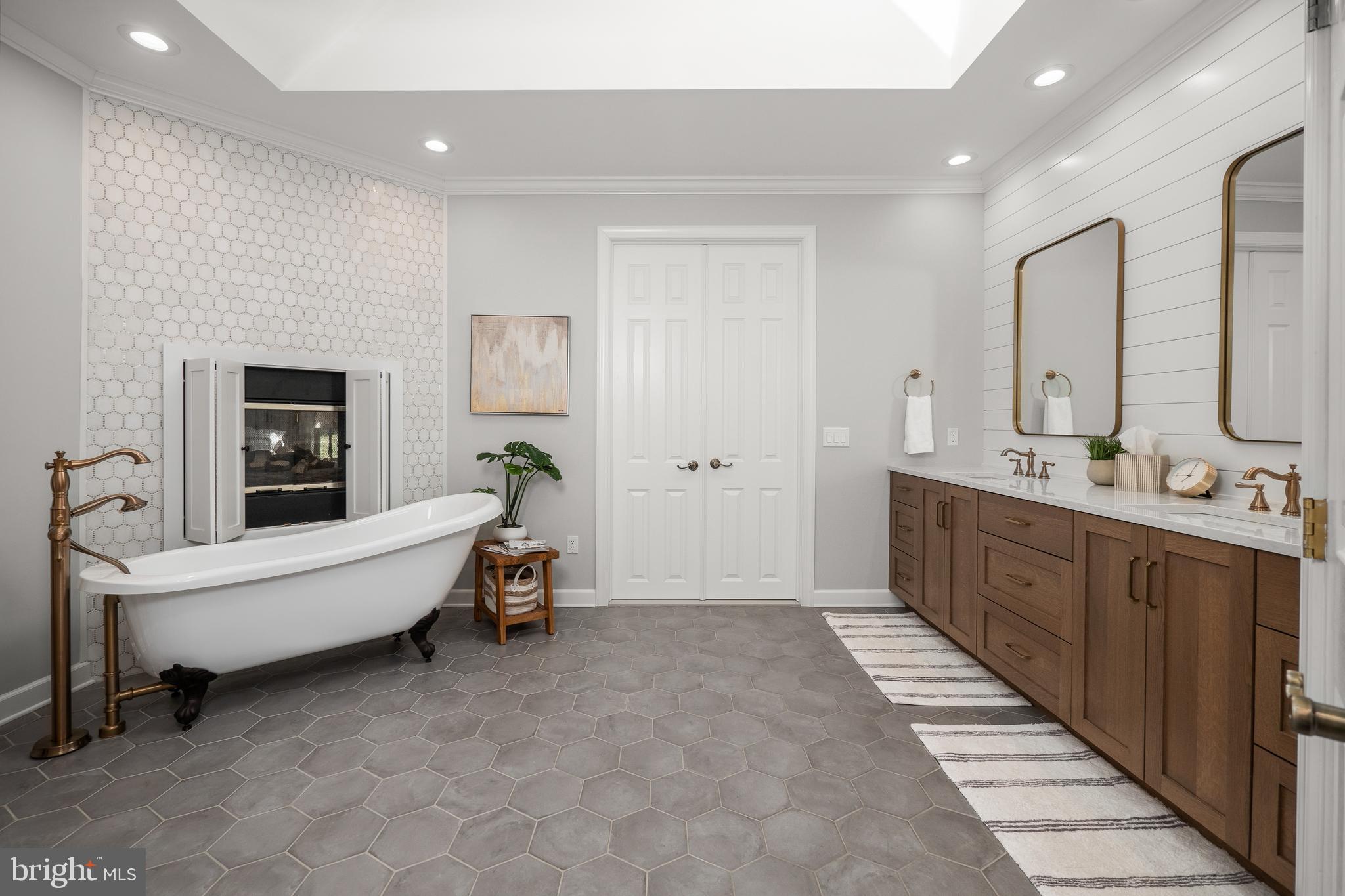 WOODLAND HILL CC EST - Residential