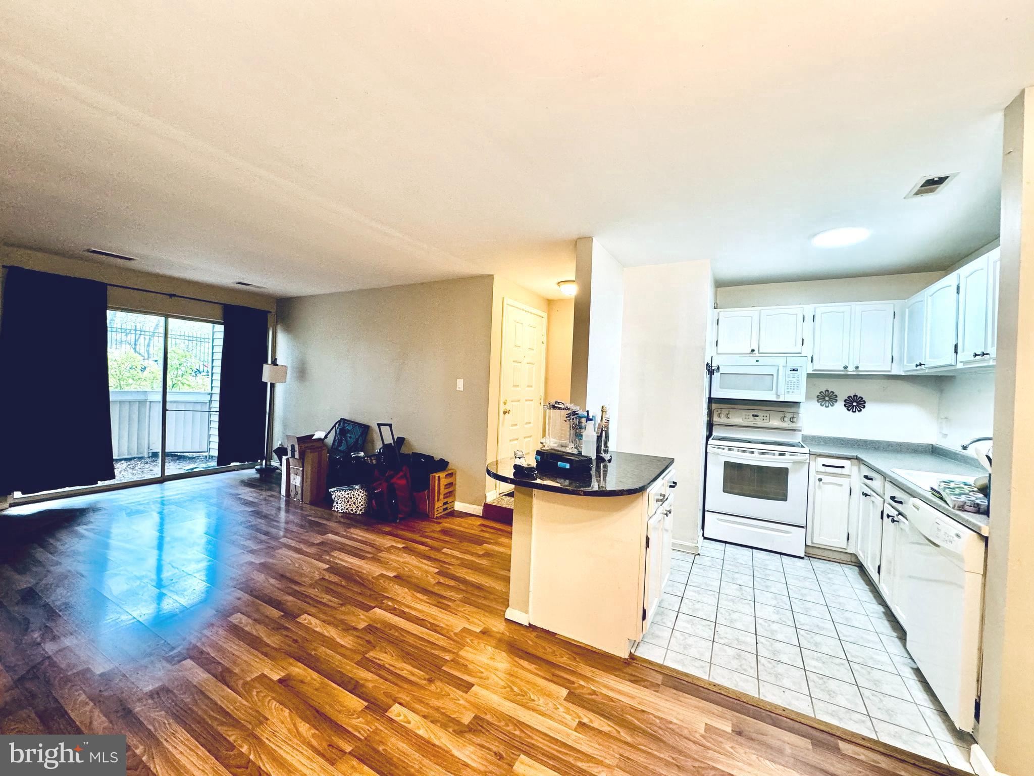 FARMINGDALE - Residential Lease