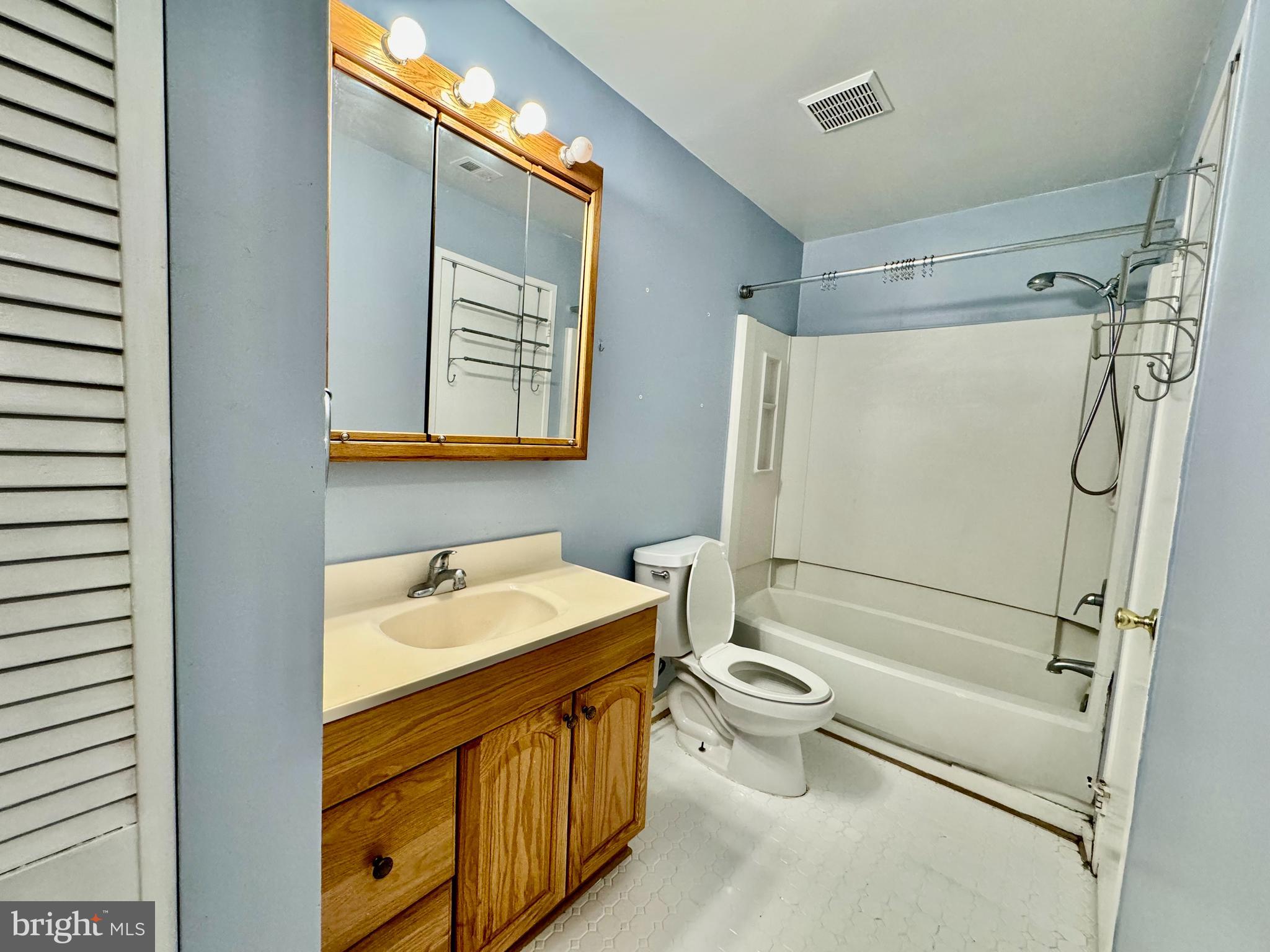 FARMINGDALE - Residential Lease