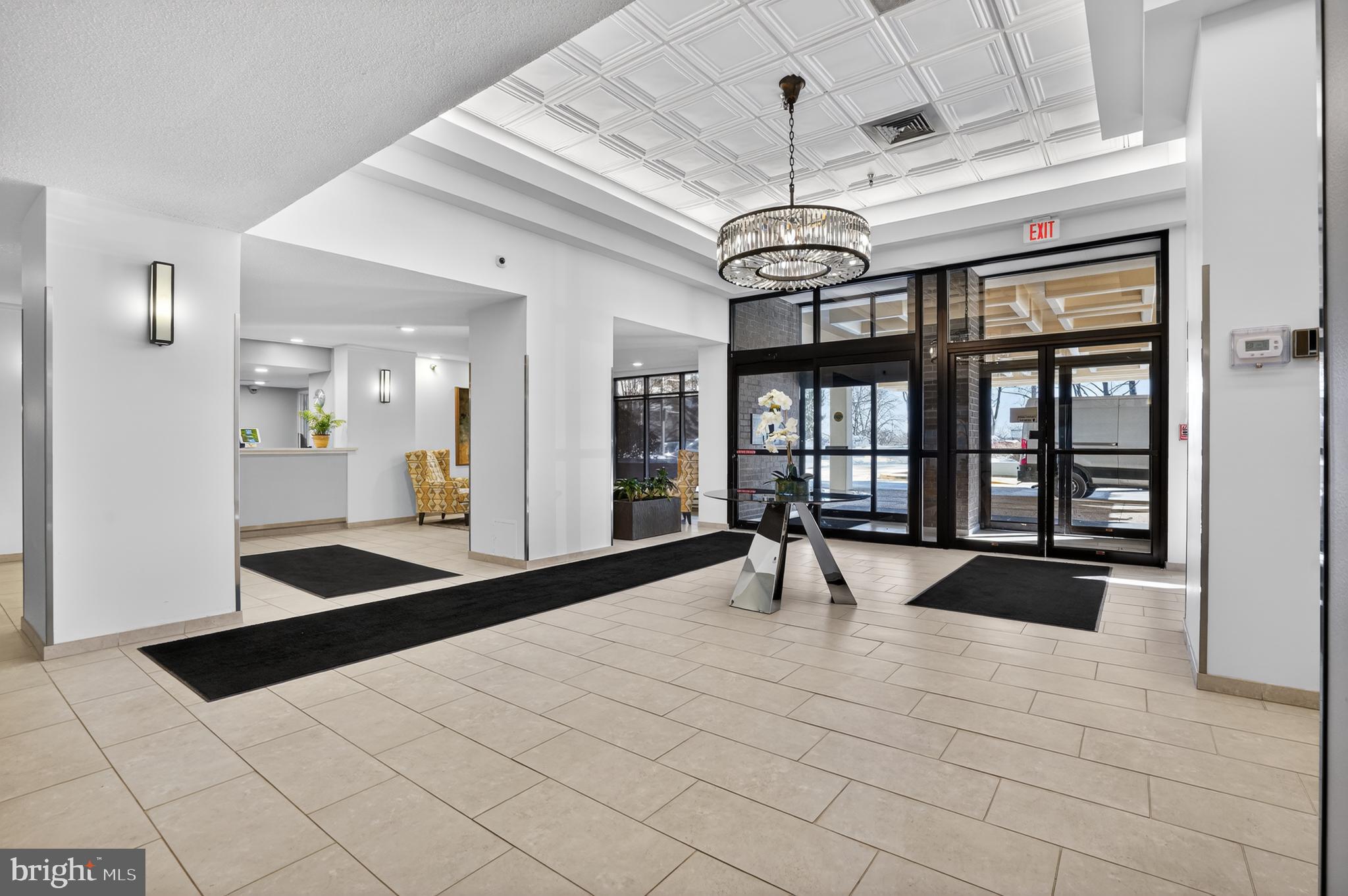 1808 OLD MEADOW ROAD 1009