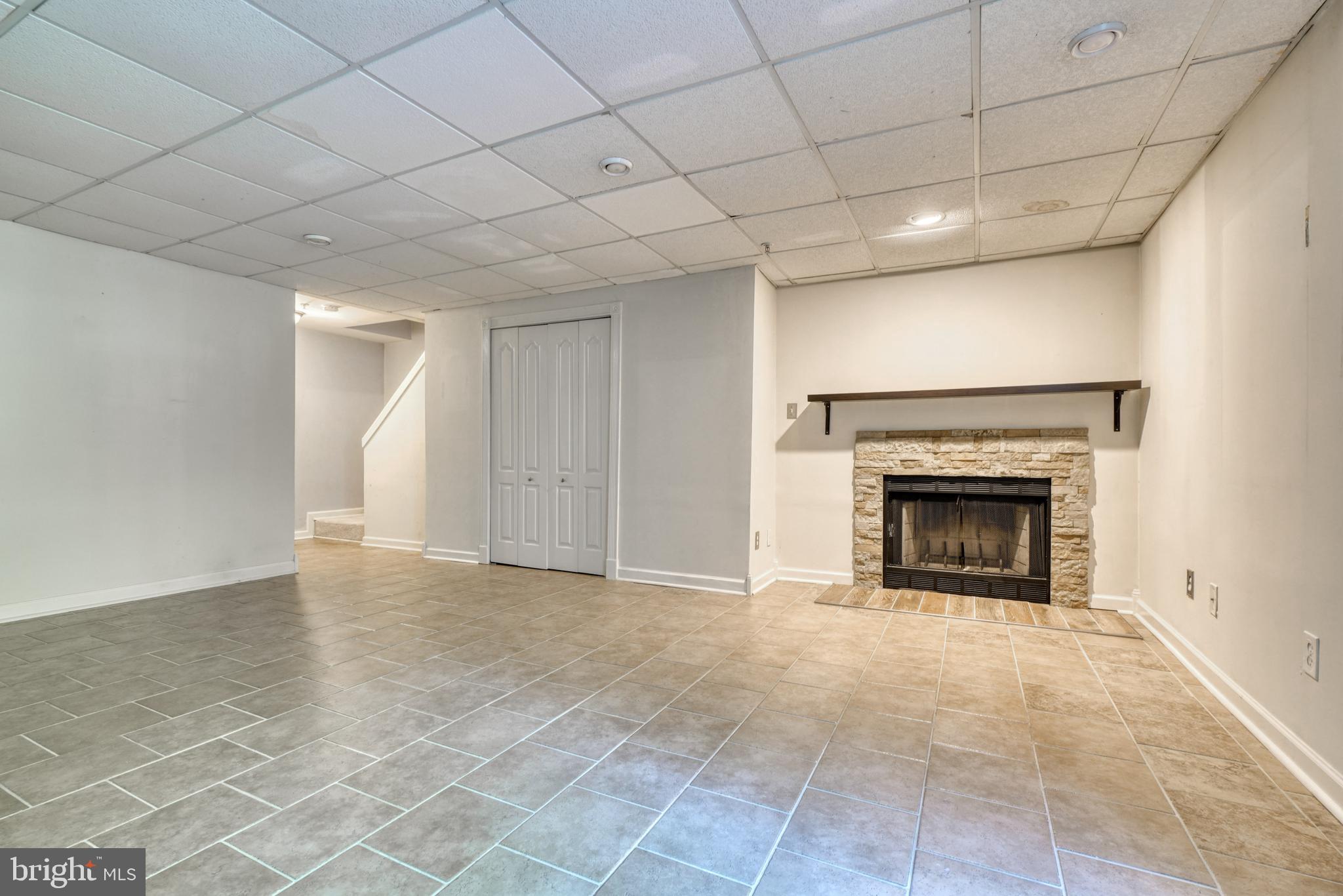 CONSTANT FRIENDSHIP - Residential