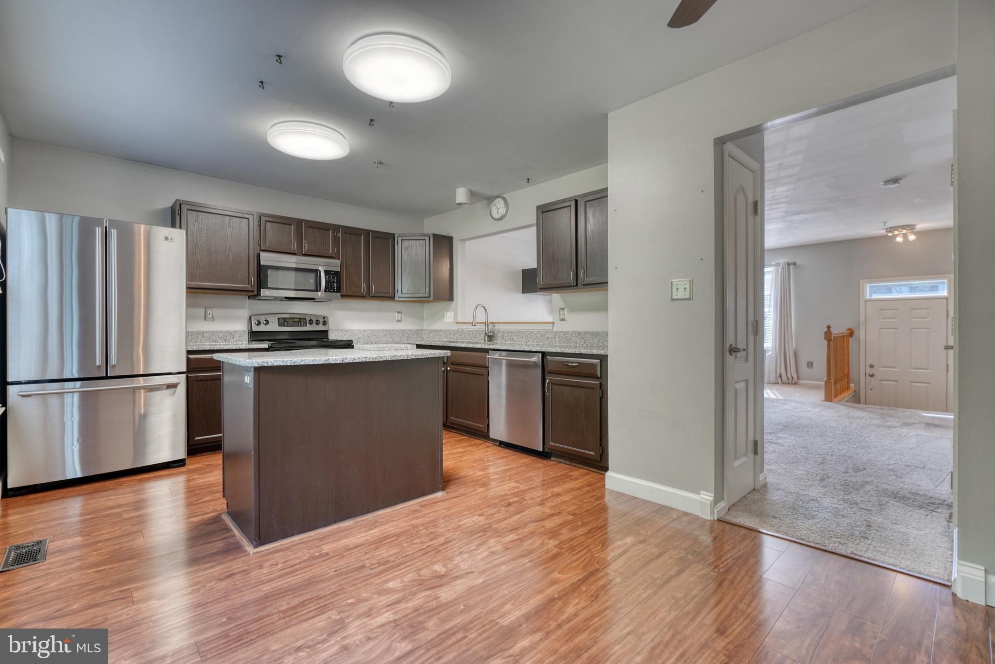 CONSTANT FRIENDSHIP - Residential