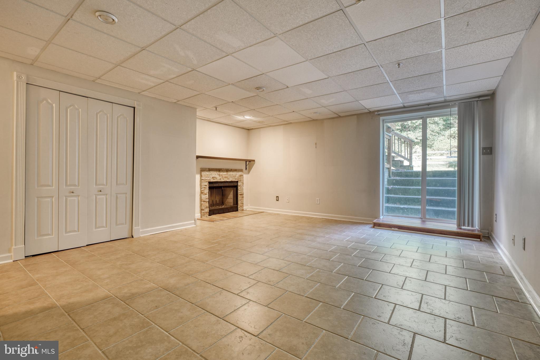 CONSTANT FRIENDSHIP - Residential