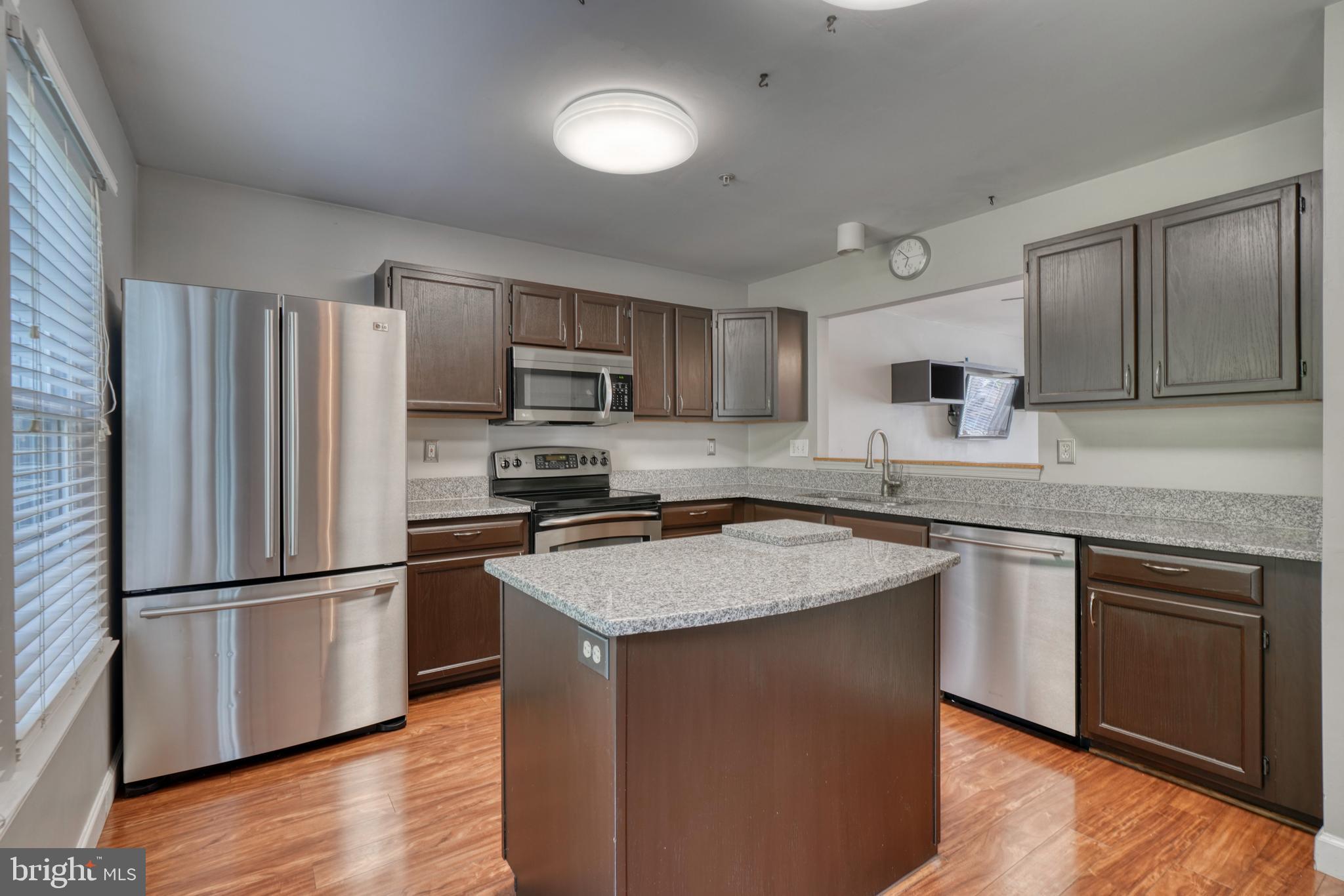 CONSTANT FRIENDSHIP - Residential