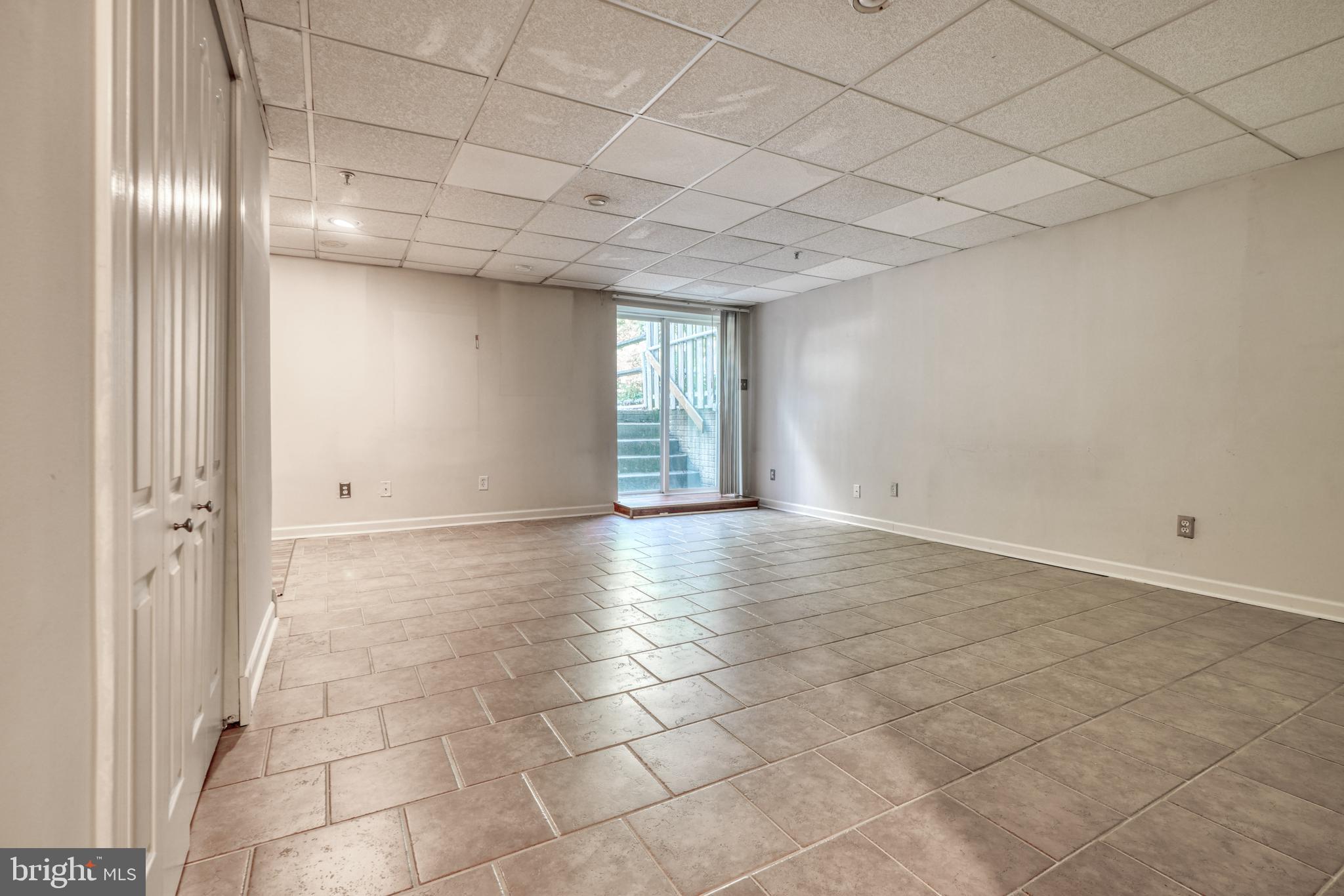 CONSTANT FRIENDSHIP - Residential