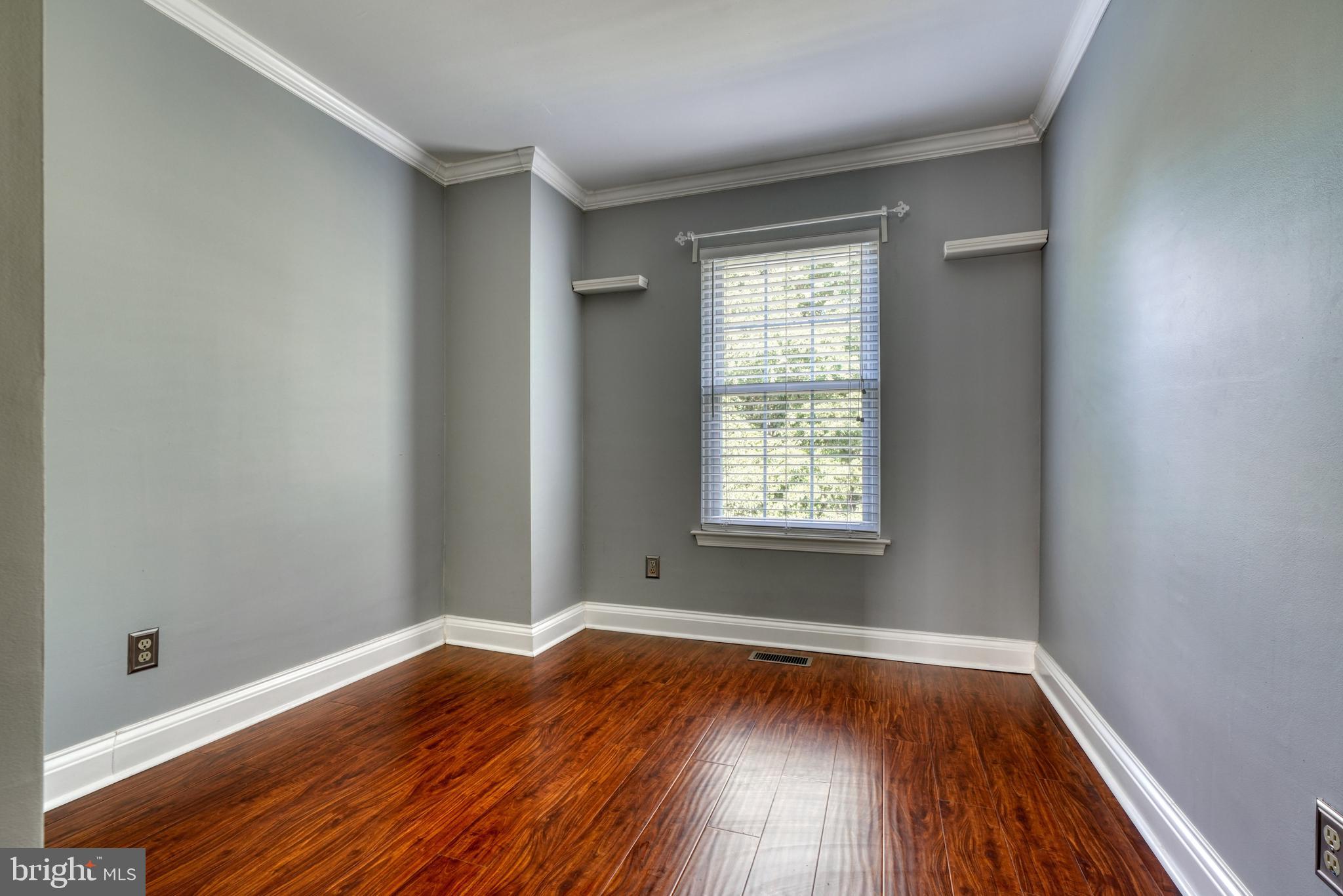 CONSTANT FRIENDSHIP - Residential