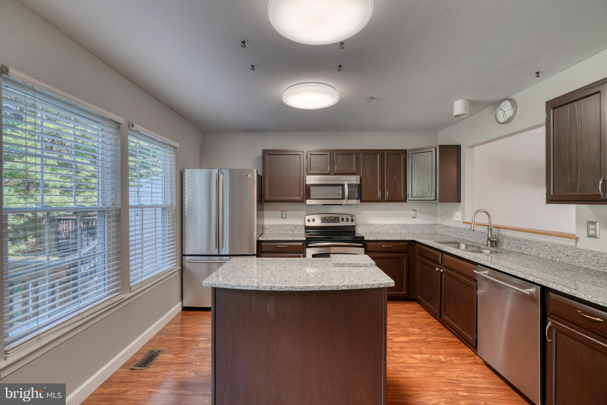 CONSTANT FRIENDSHIP - Residential