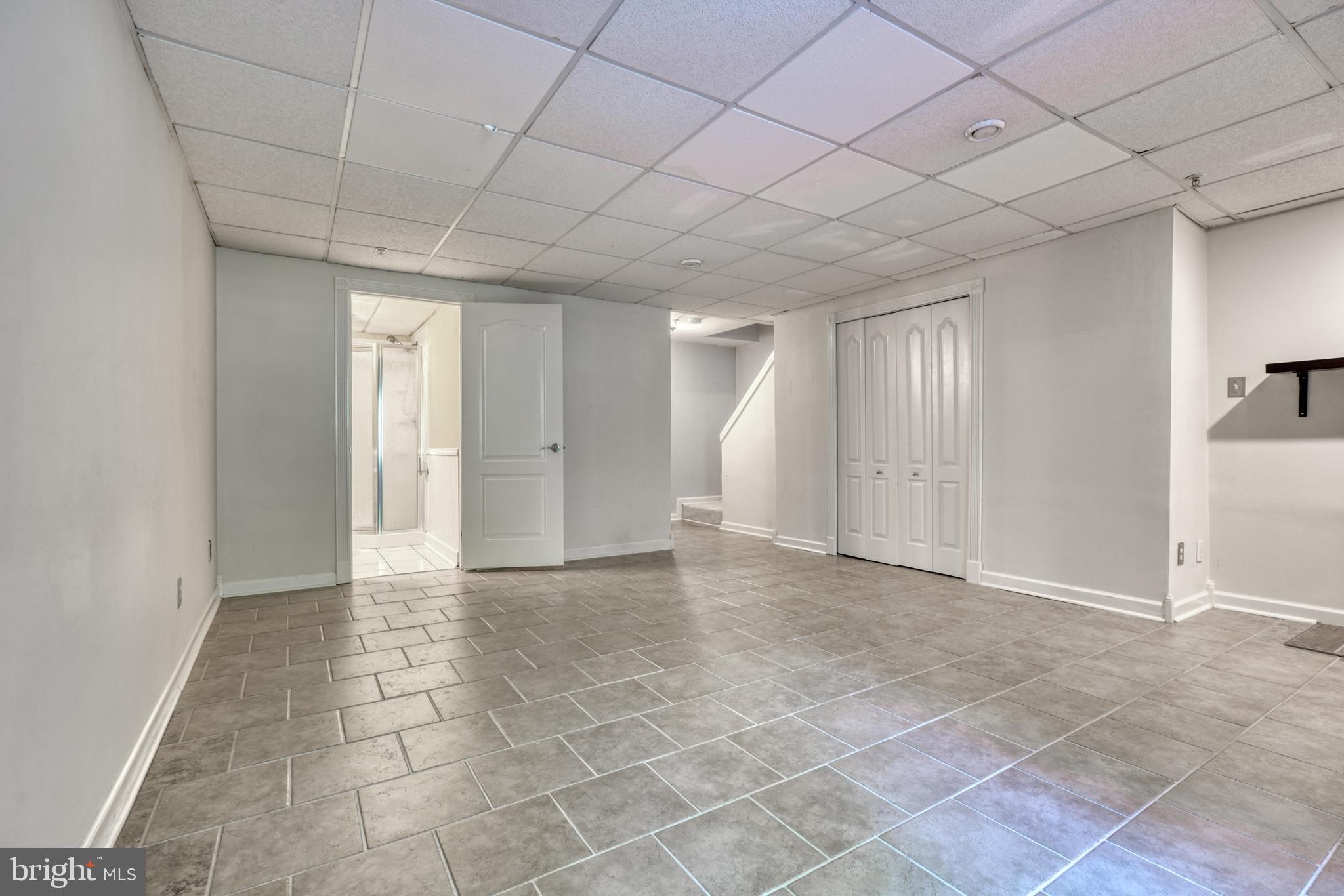 CONSTANT FRIENDSHIP - Residential