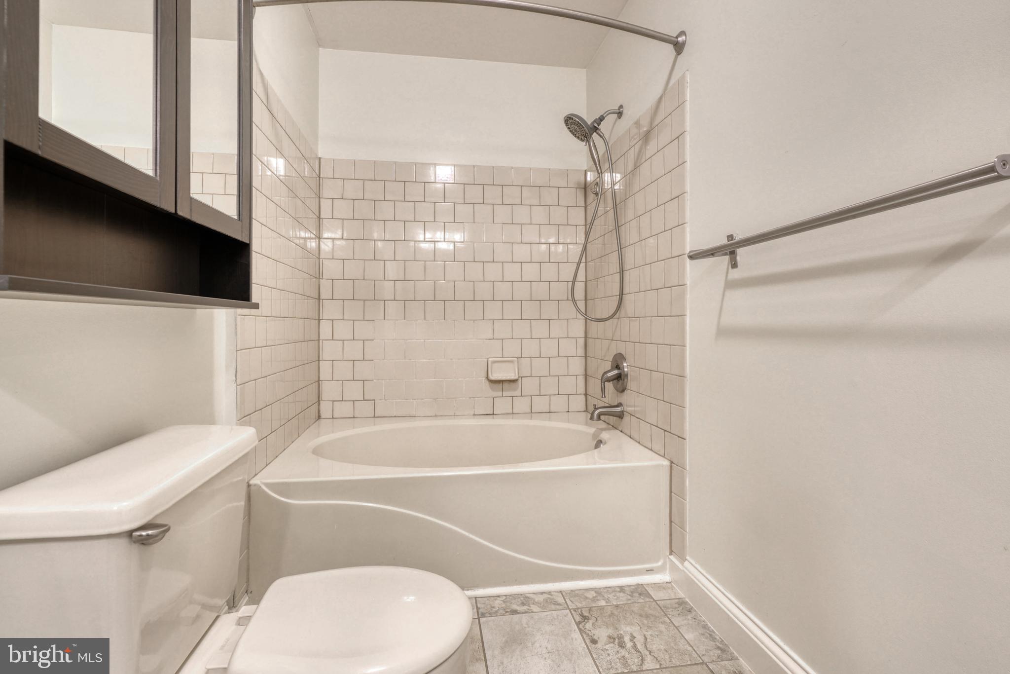 CONSTANT FRIENDSHIP - Residential