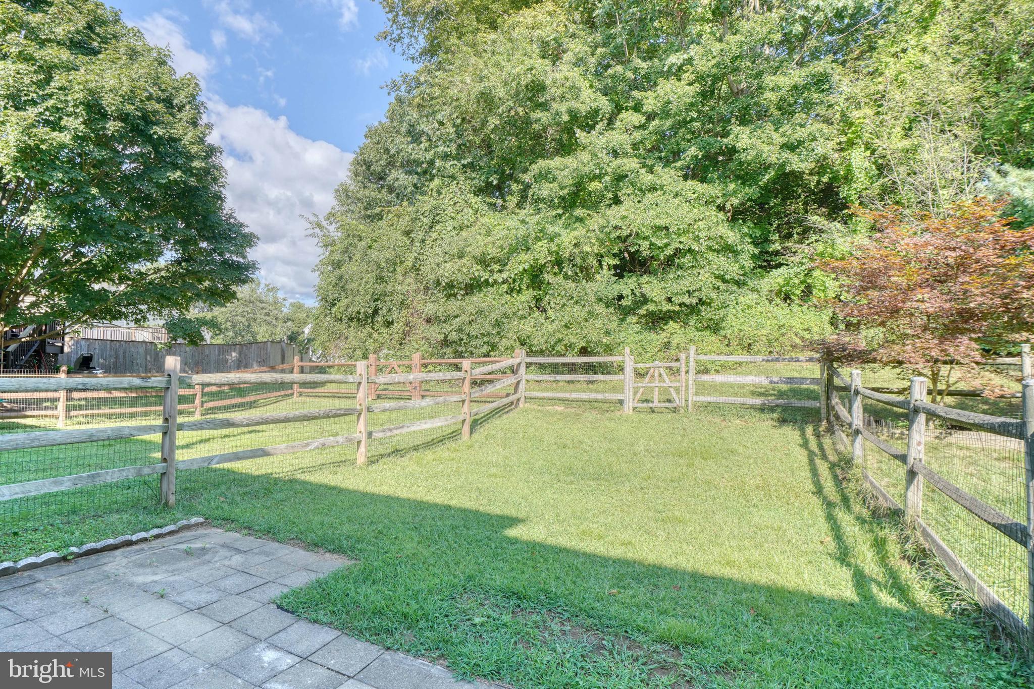 CONSTANT FRIENDSHIP - Residential