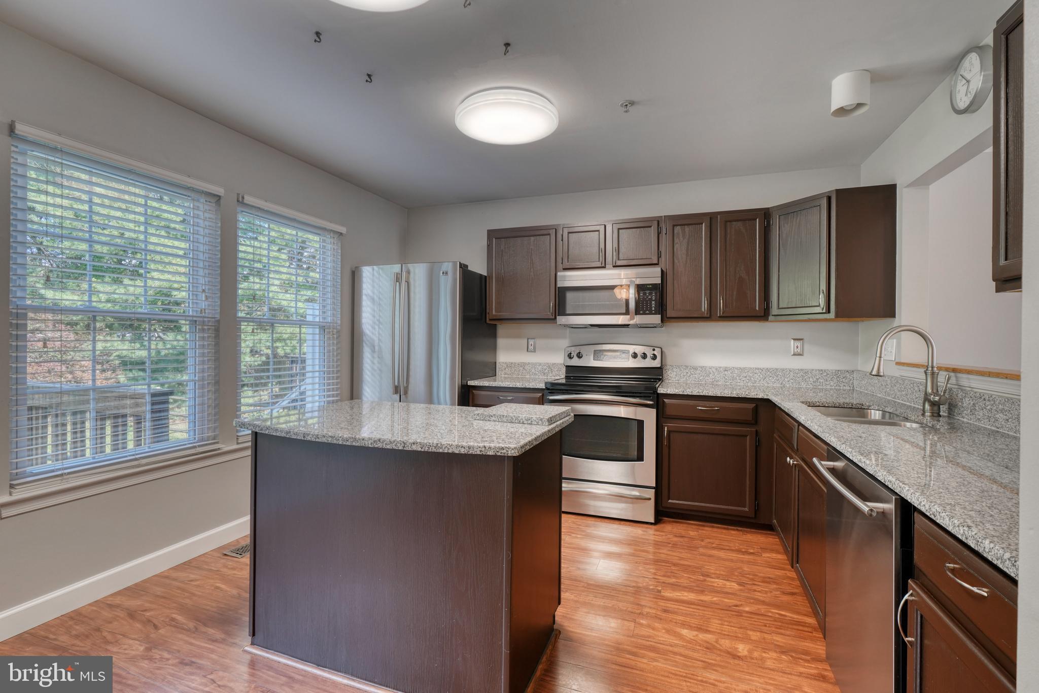 CONSTANT FRIENDSHIP - Residential