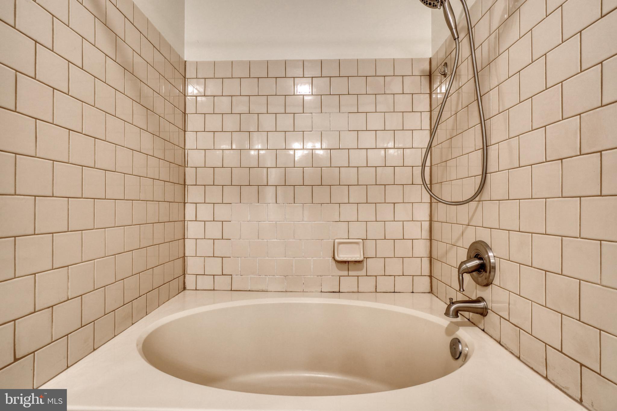 CONSTANT FRIENDSHIP - Residential