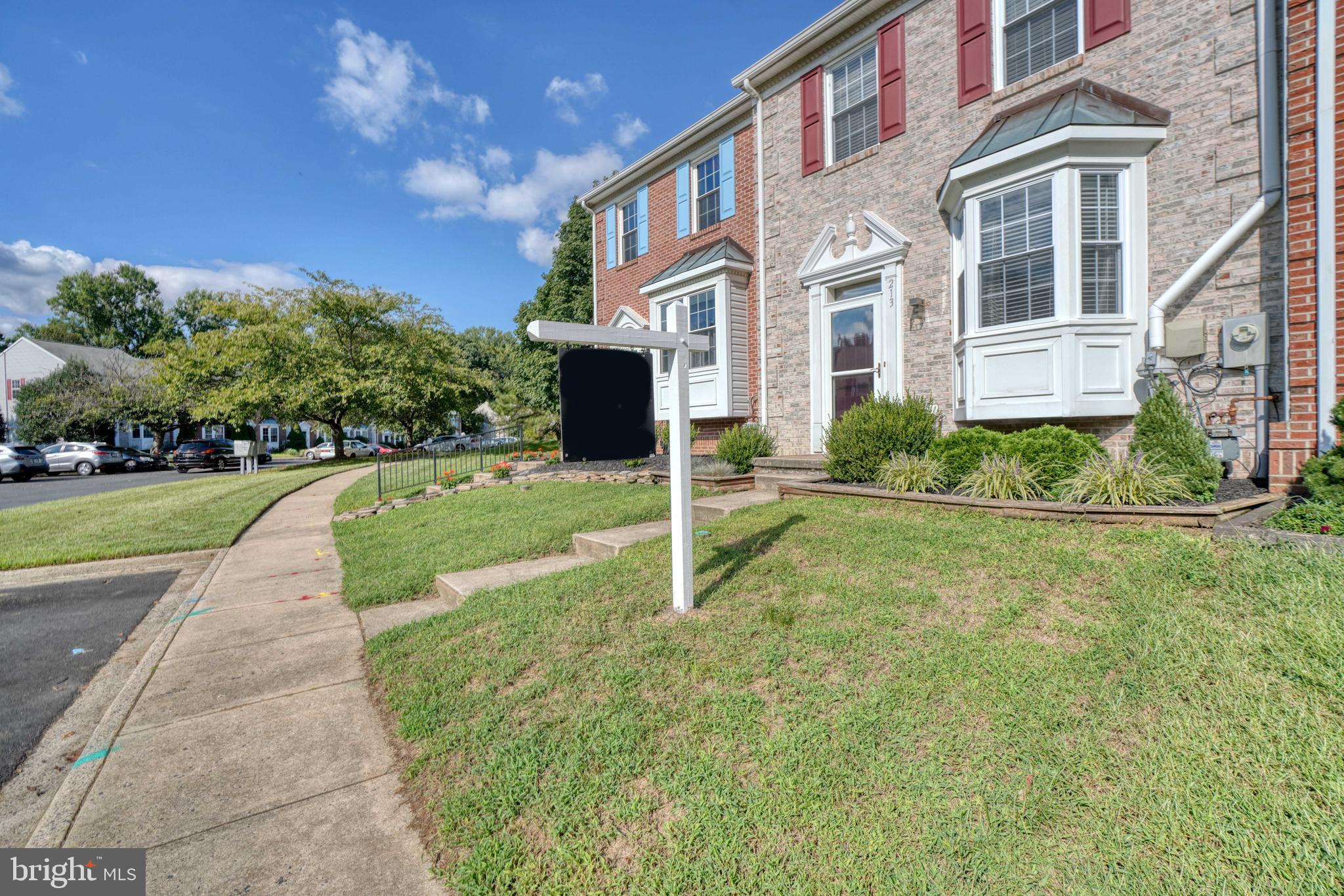 CONSTANT FRIENDSHIP - Residential