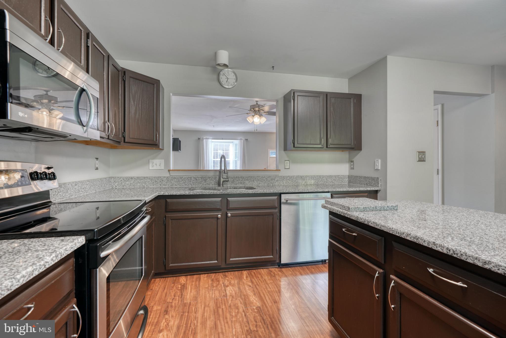 CONSTANT FRIENDSHIP - Residential