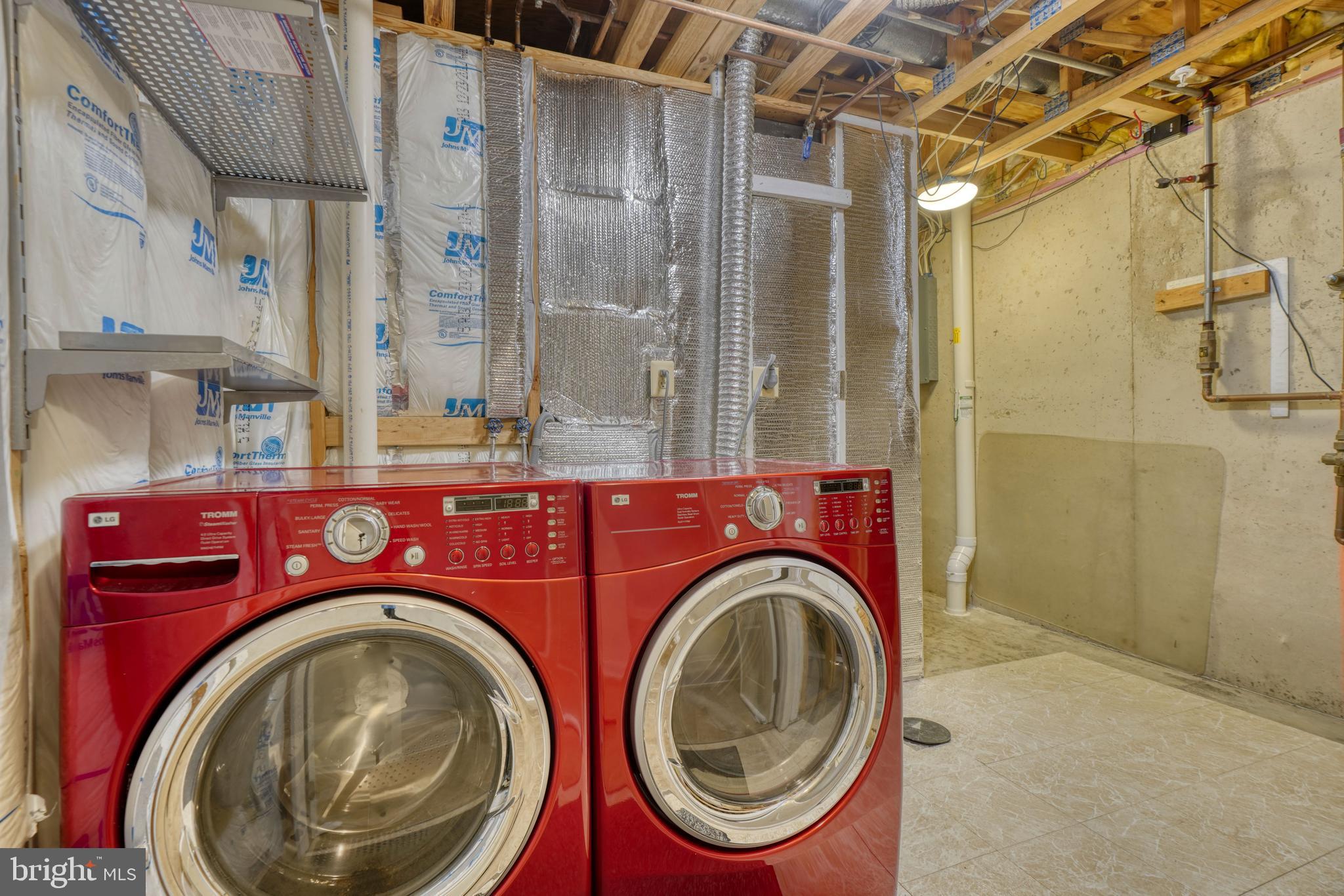 CONSTANT FRIENDSHIP - Residential