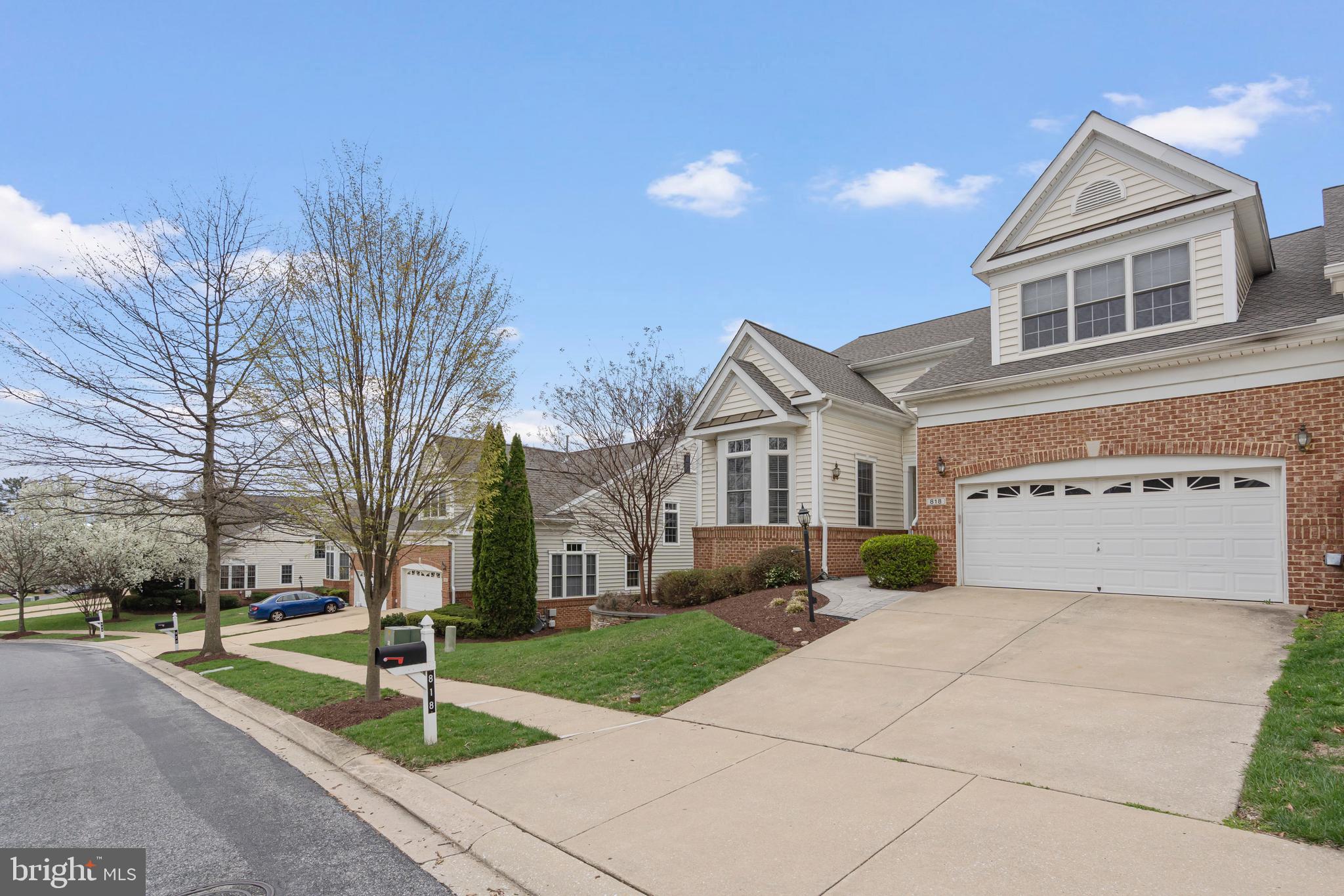 818 HIDDEN BLUFF CIRCLE
