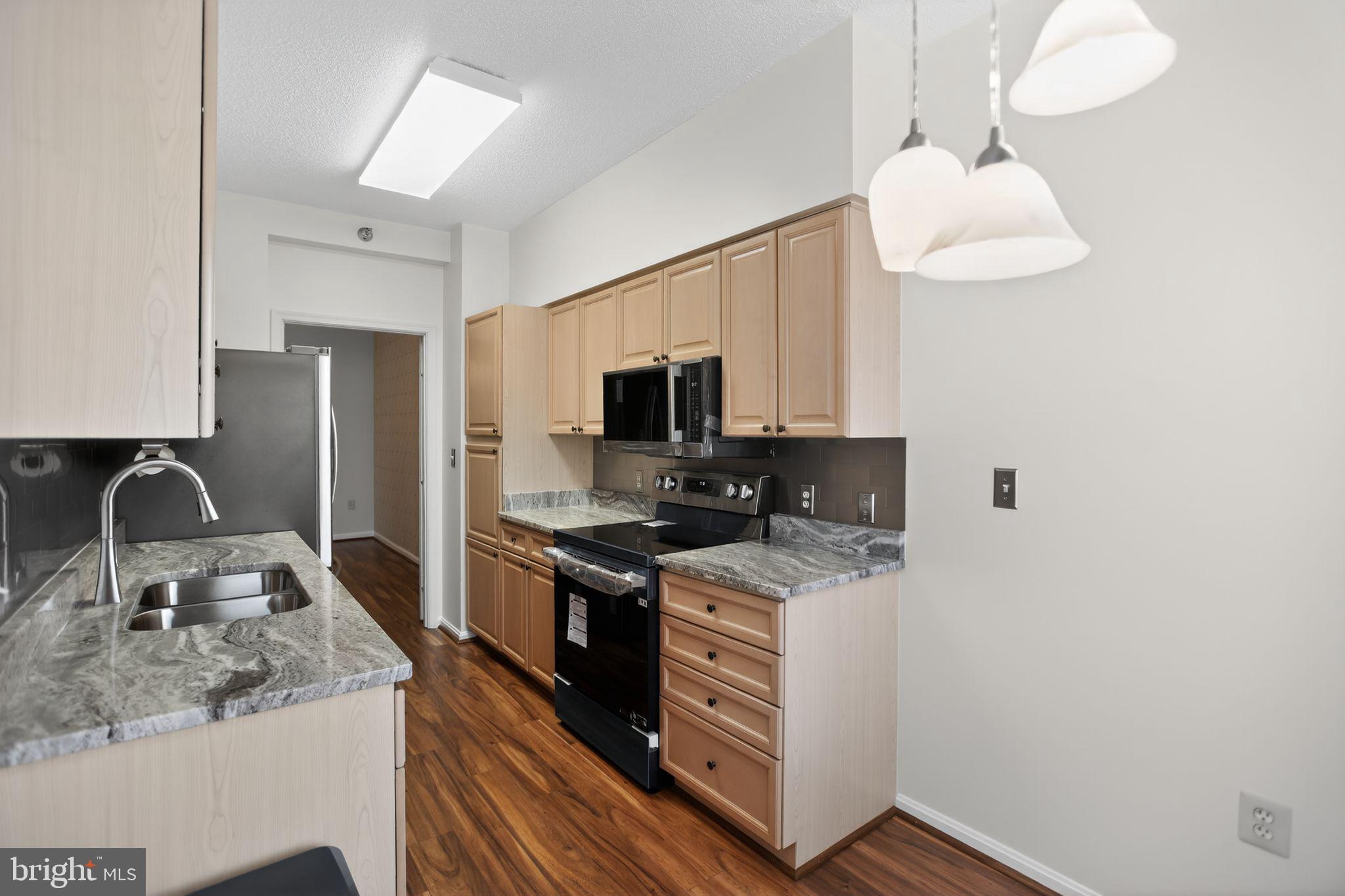 TURNBERRY COURTS AT LEIS - Residential