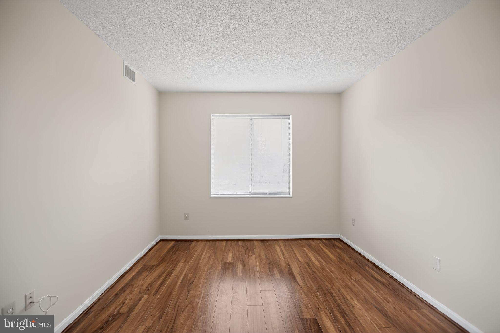 TURNBERRY COURTS AT LEIS - Residential
