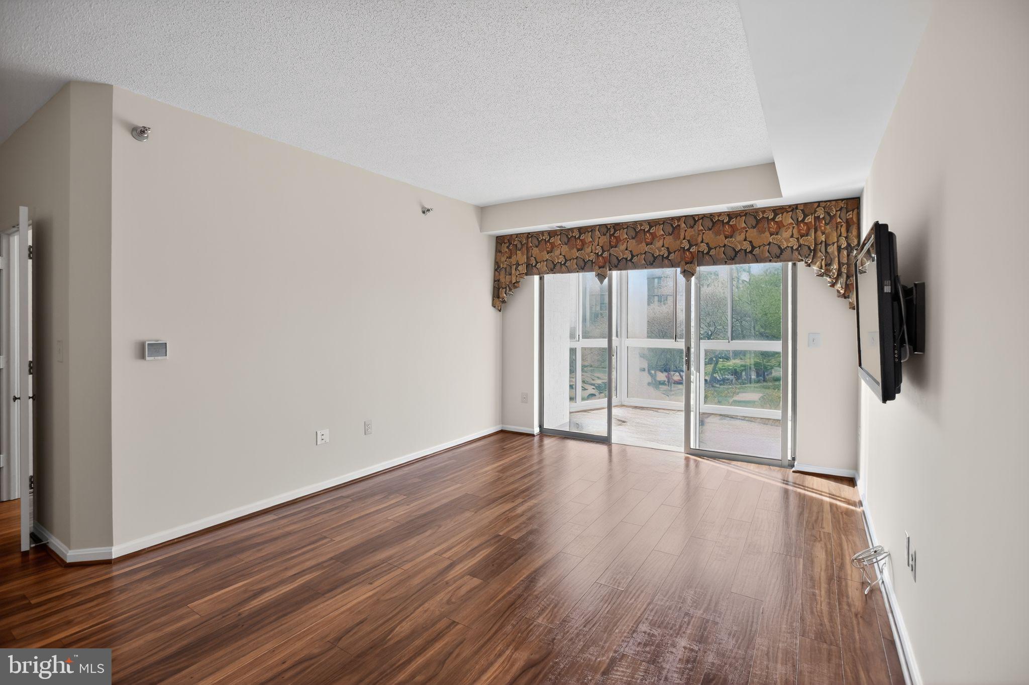 TURNBERRY COURTS AT LEIS - Residential