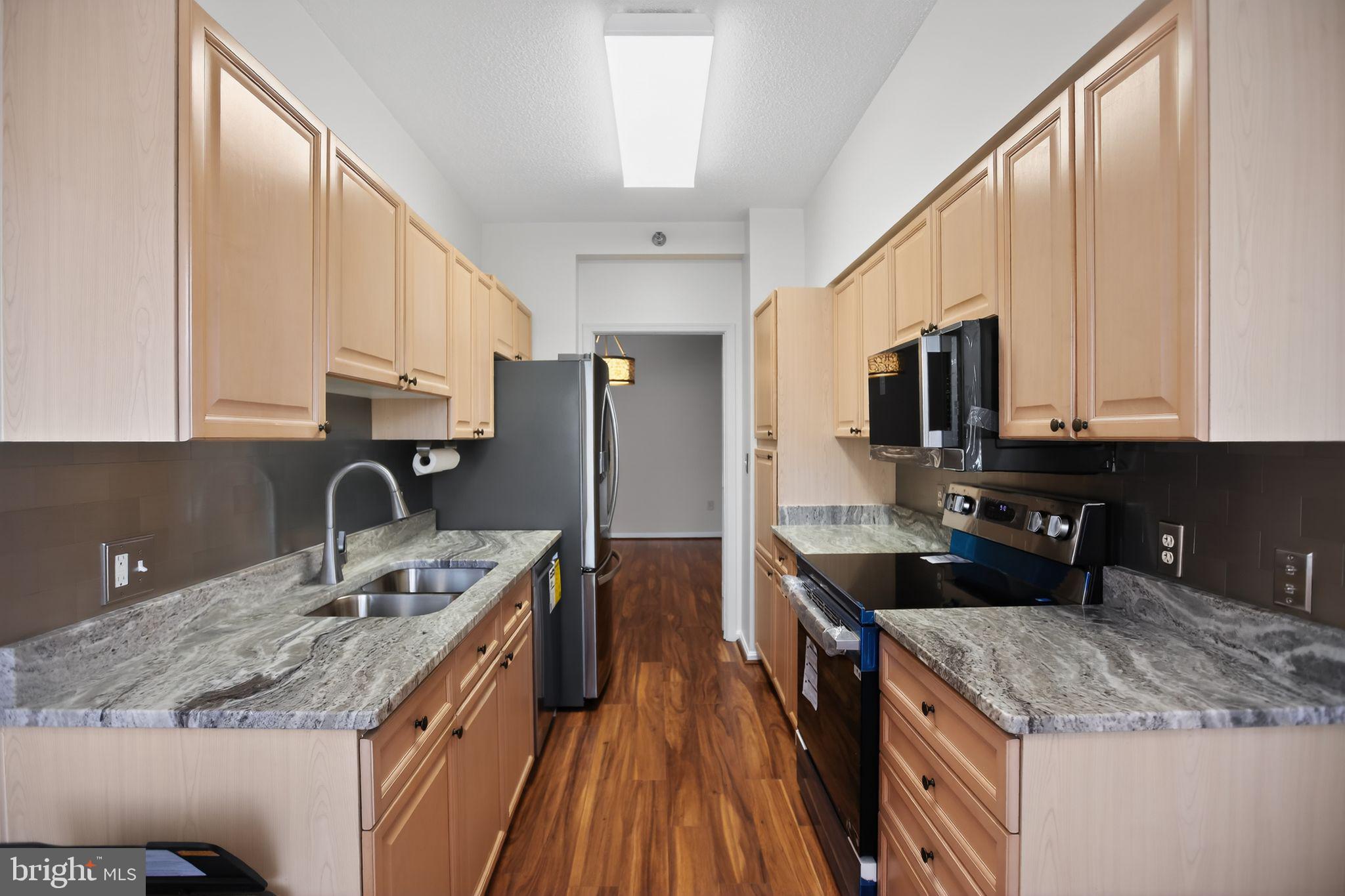 TURNBERRY COURTS AT LEIS - Residential