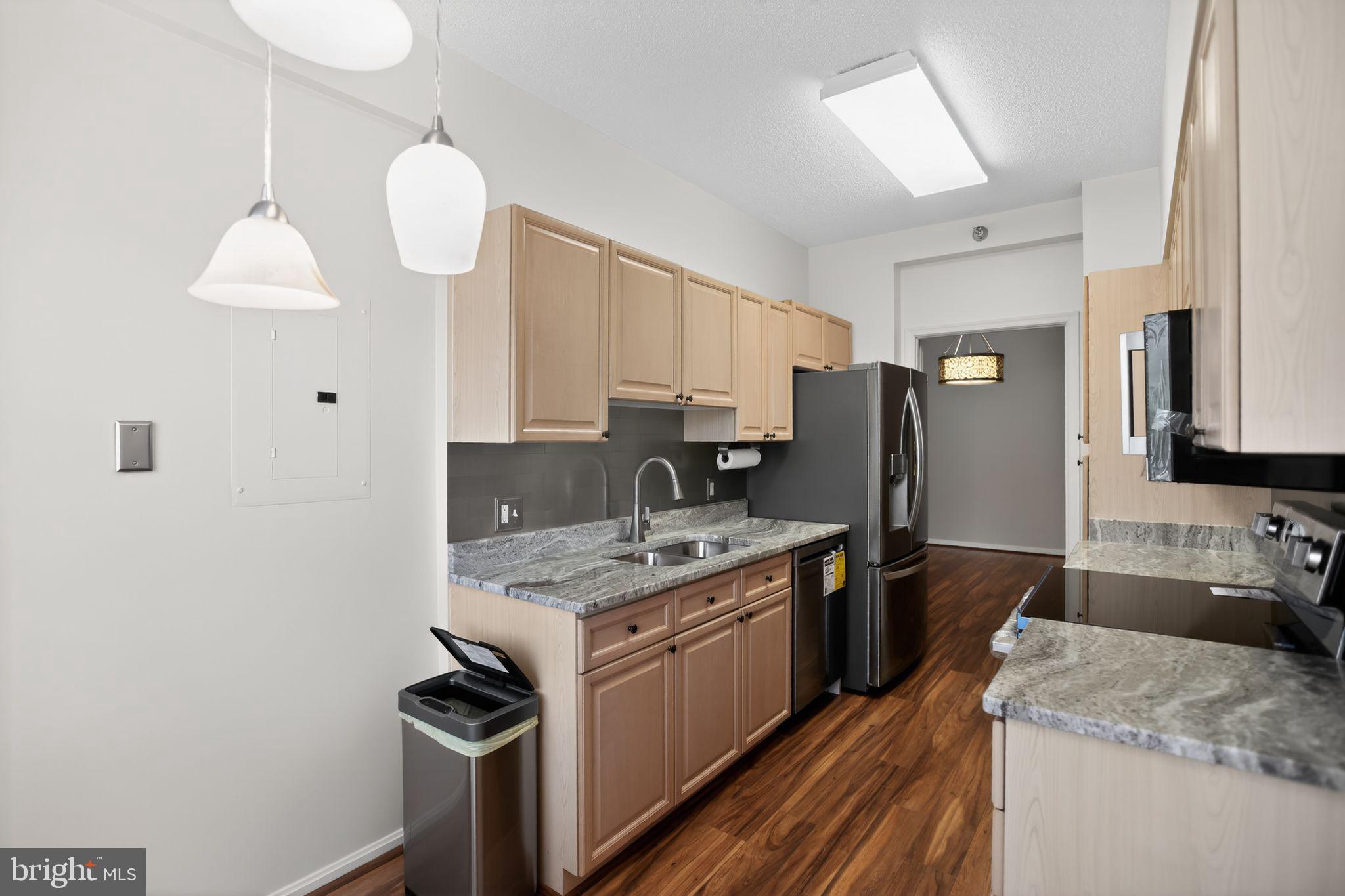 TURNBERRY COURTS AT LEIS - Residential
