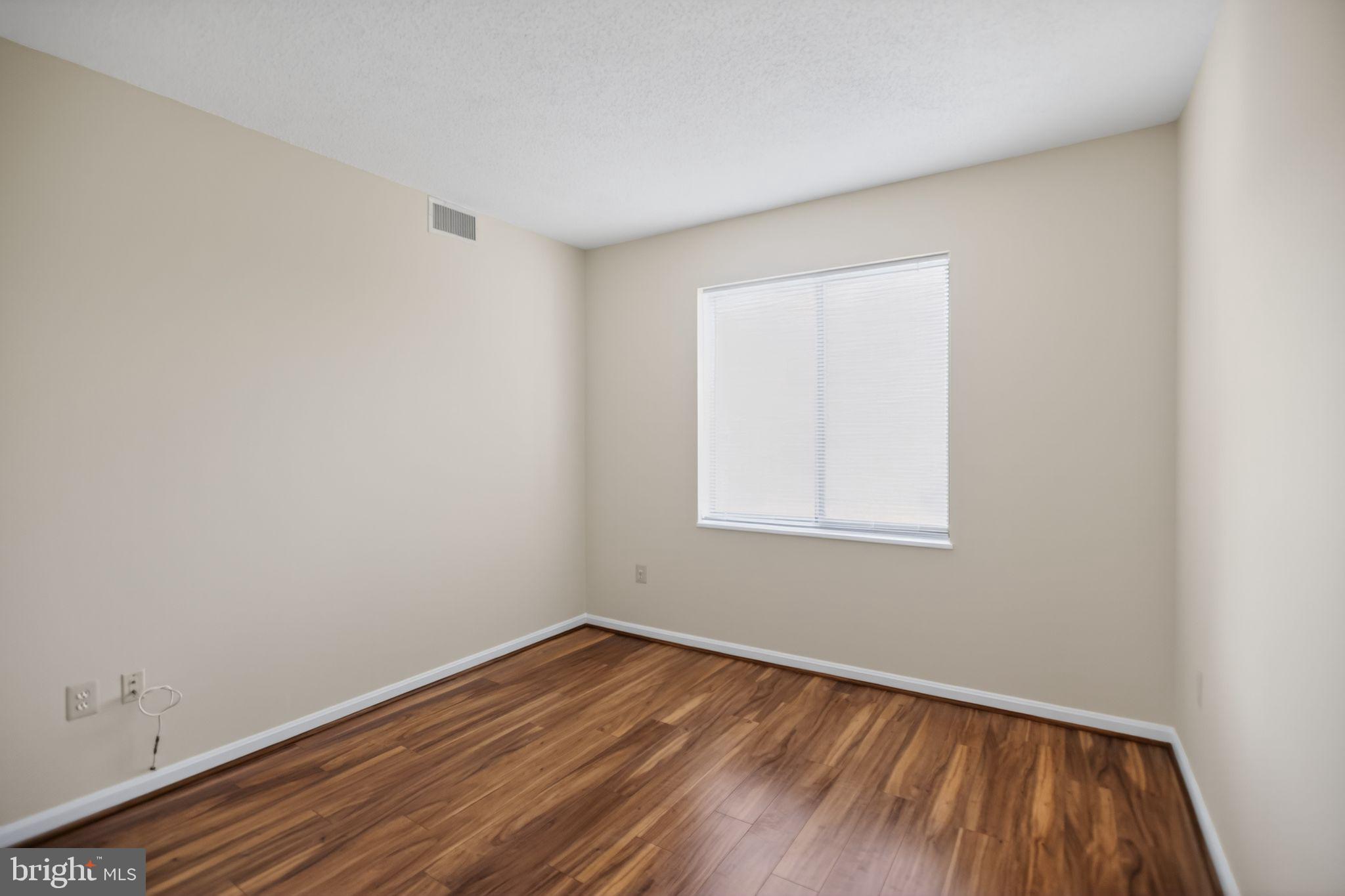 TURNBERRY COURTS AT LEIS - Residential