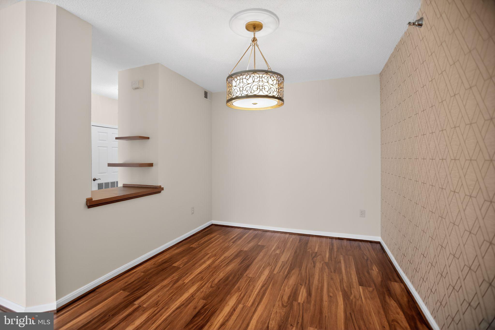 TURNBERRY COURTS AT LEIS - Residential