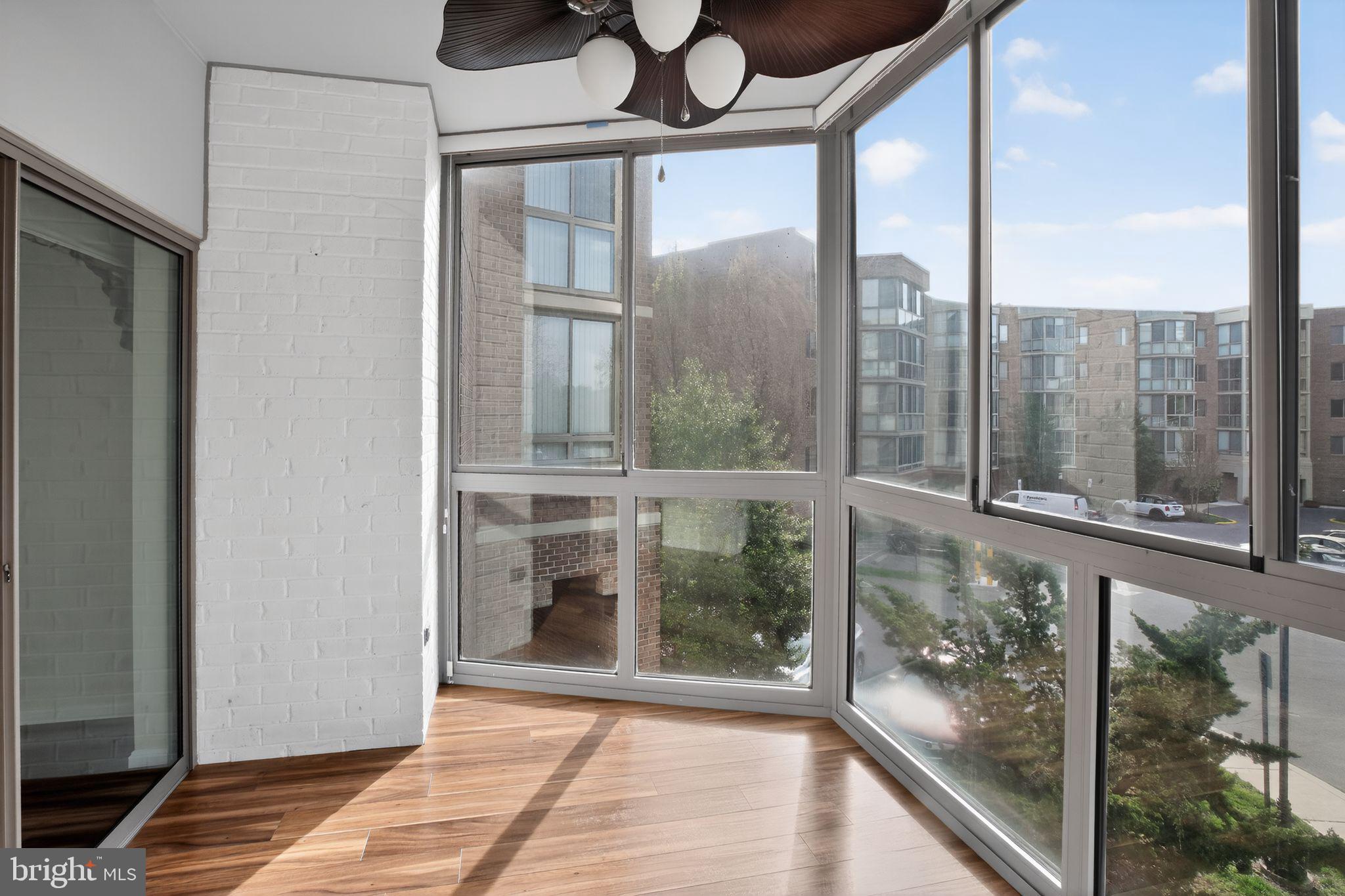 TURNBERRY COURTS AT LEIS - Residential
