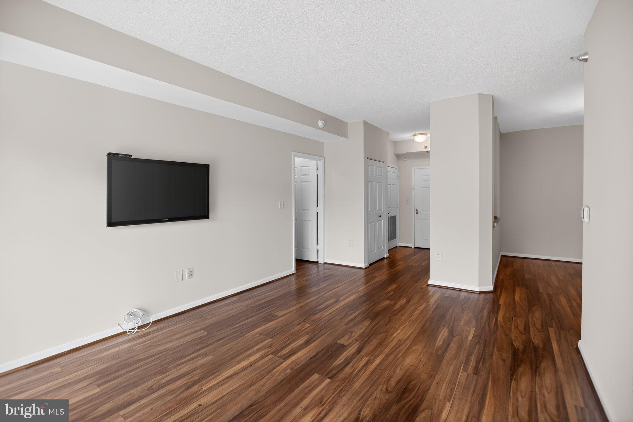 TURNBERRY COURTS AT LEIS - Residential