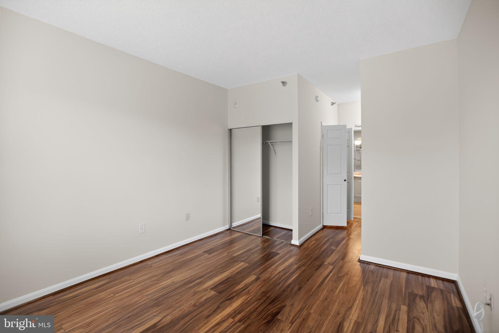TURNBERRY COURTS AT LEIS - Residential