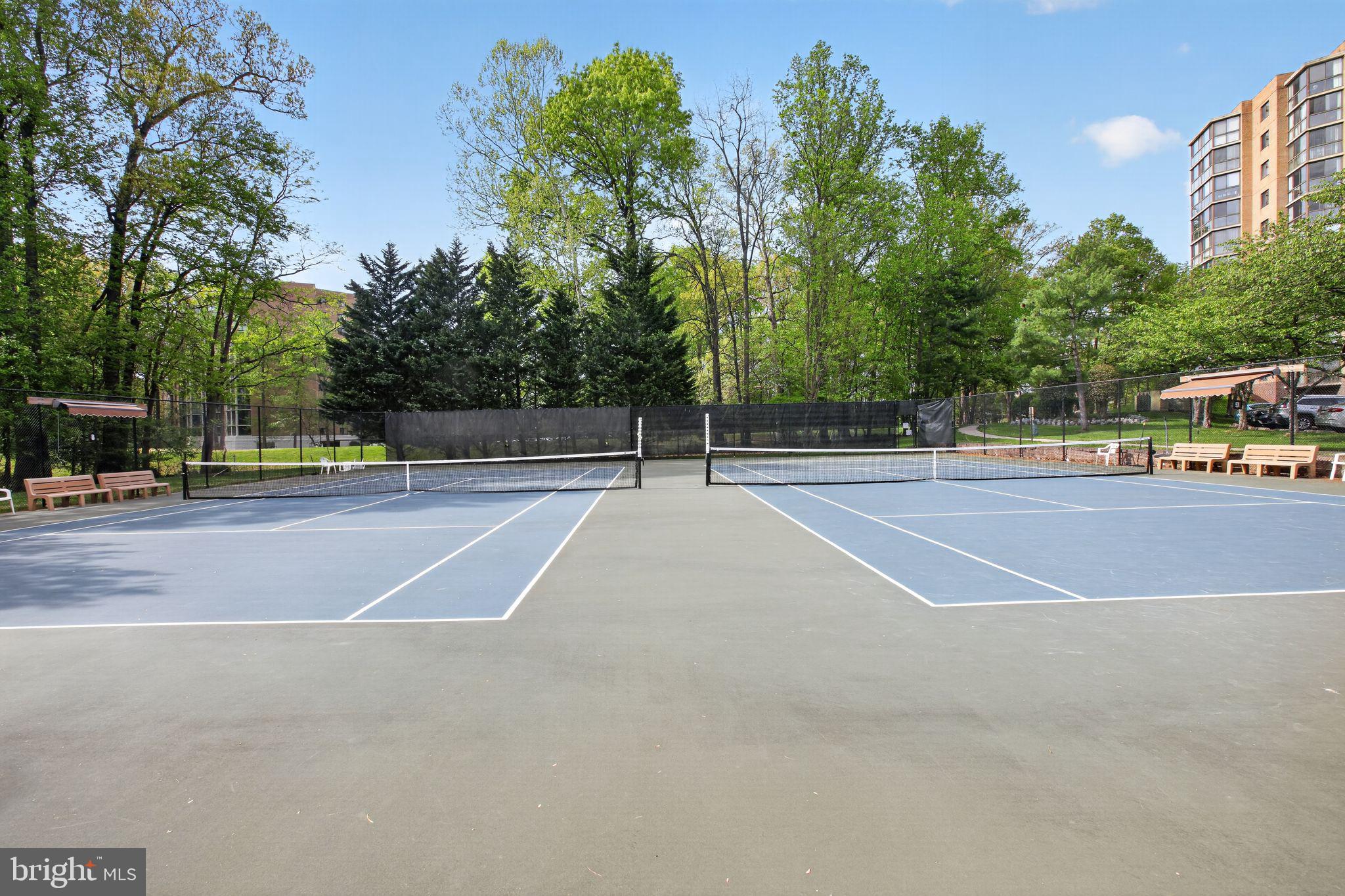 TURNBERRY COURTS AT LEIS - Residential