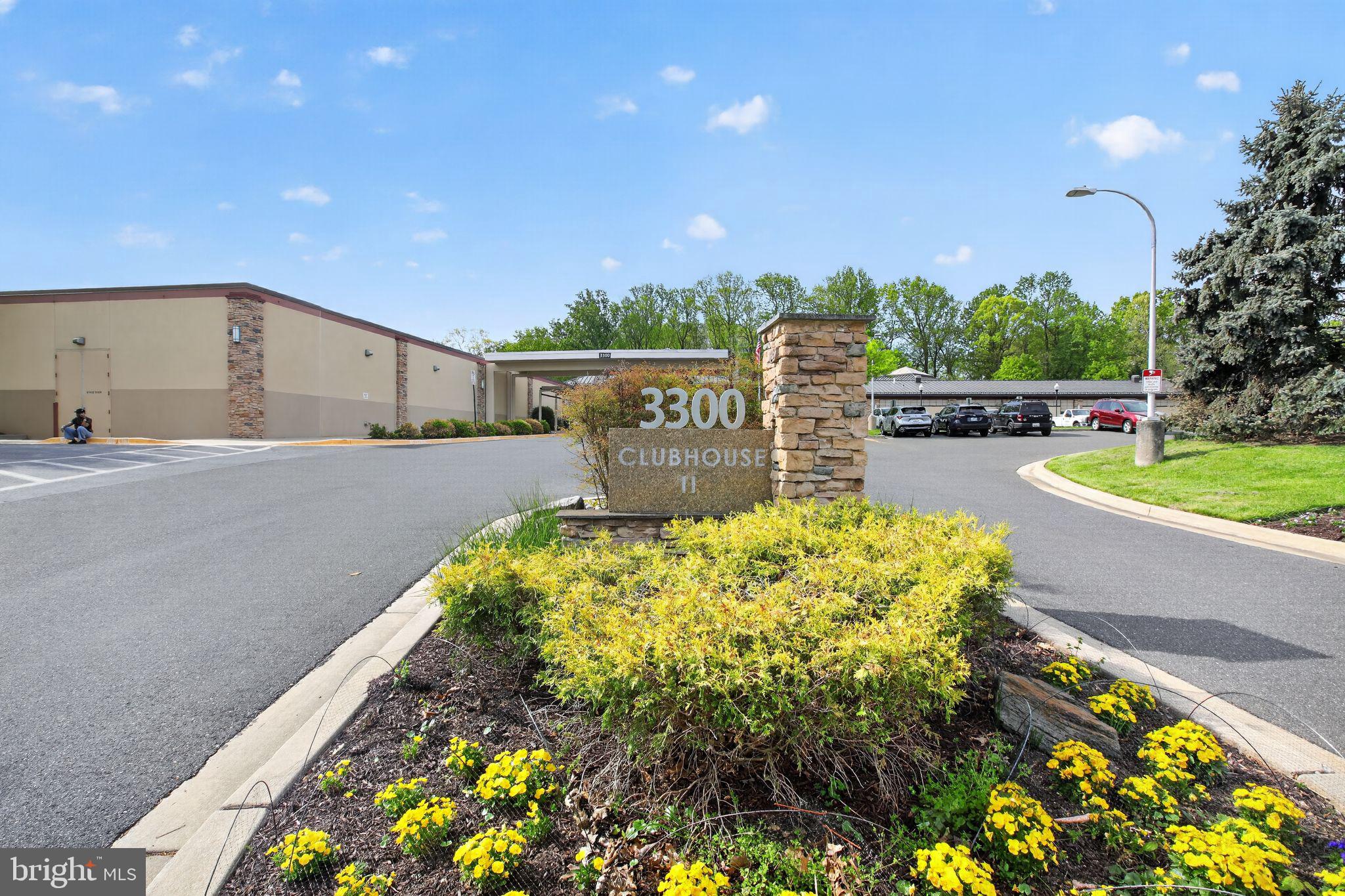 TURNBERRY COURTS AT LEIS - Residential