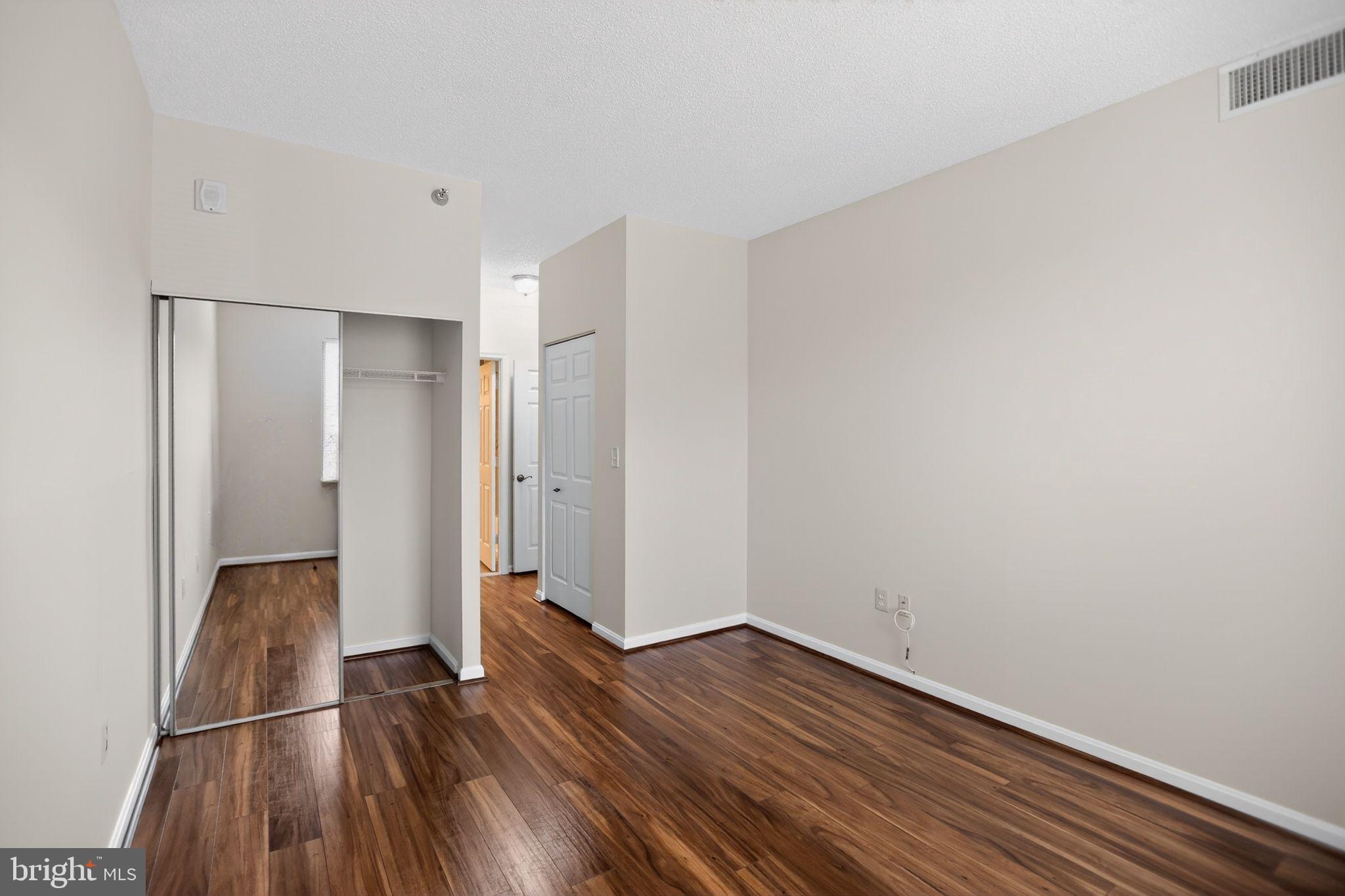 TURNBERRY COURTS AT LEIS - Residential