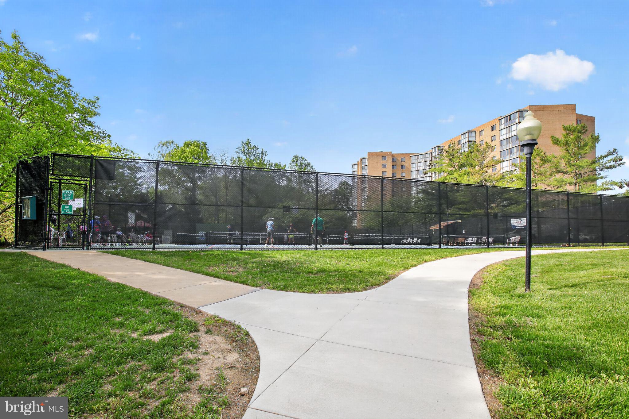 TURNBERRY COURTS AT LEIS - Residential