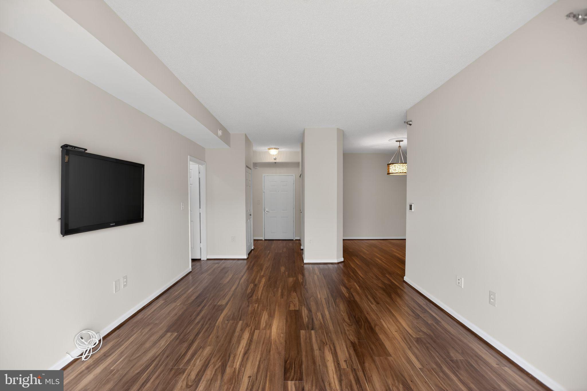 TURNBERRY COURTS AT LEIS - Residential