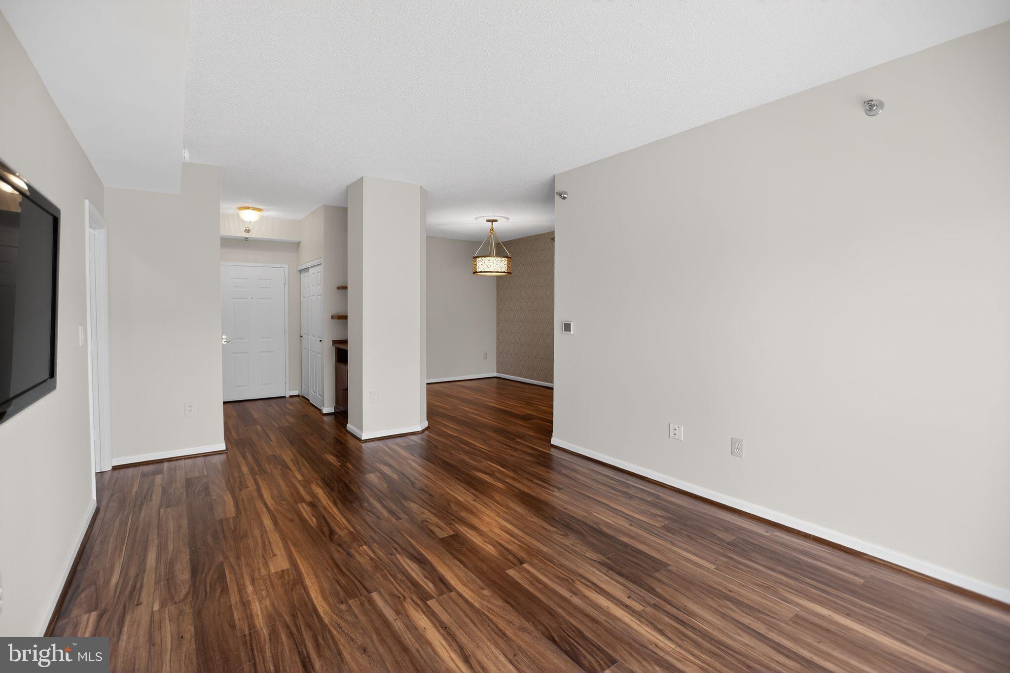 TURNBERRY COURTS AT LEIS - Residential