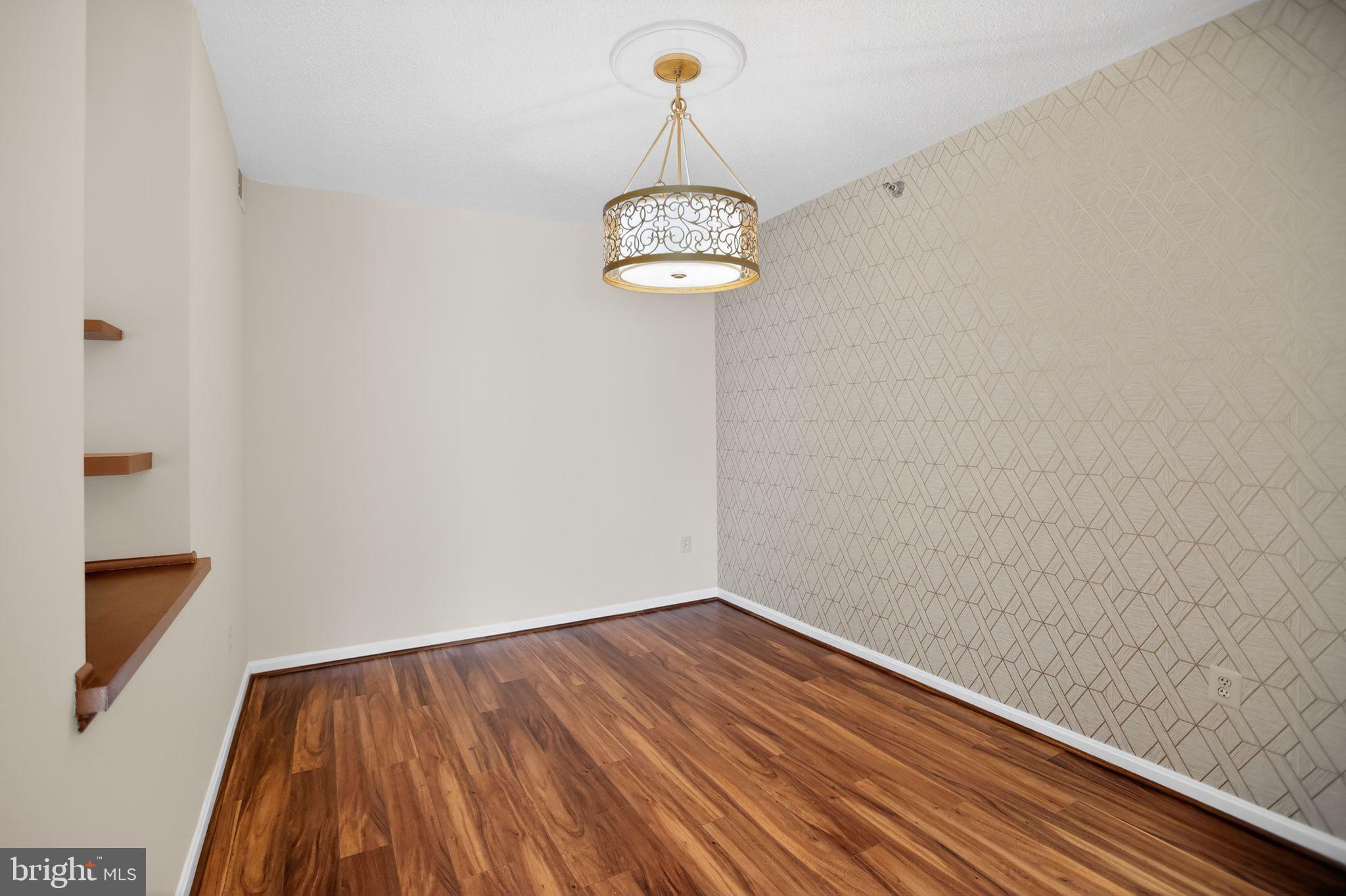 TURNBERRY COURTS AT LEIS - Residential