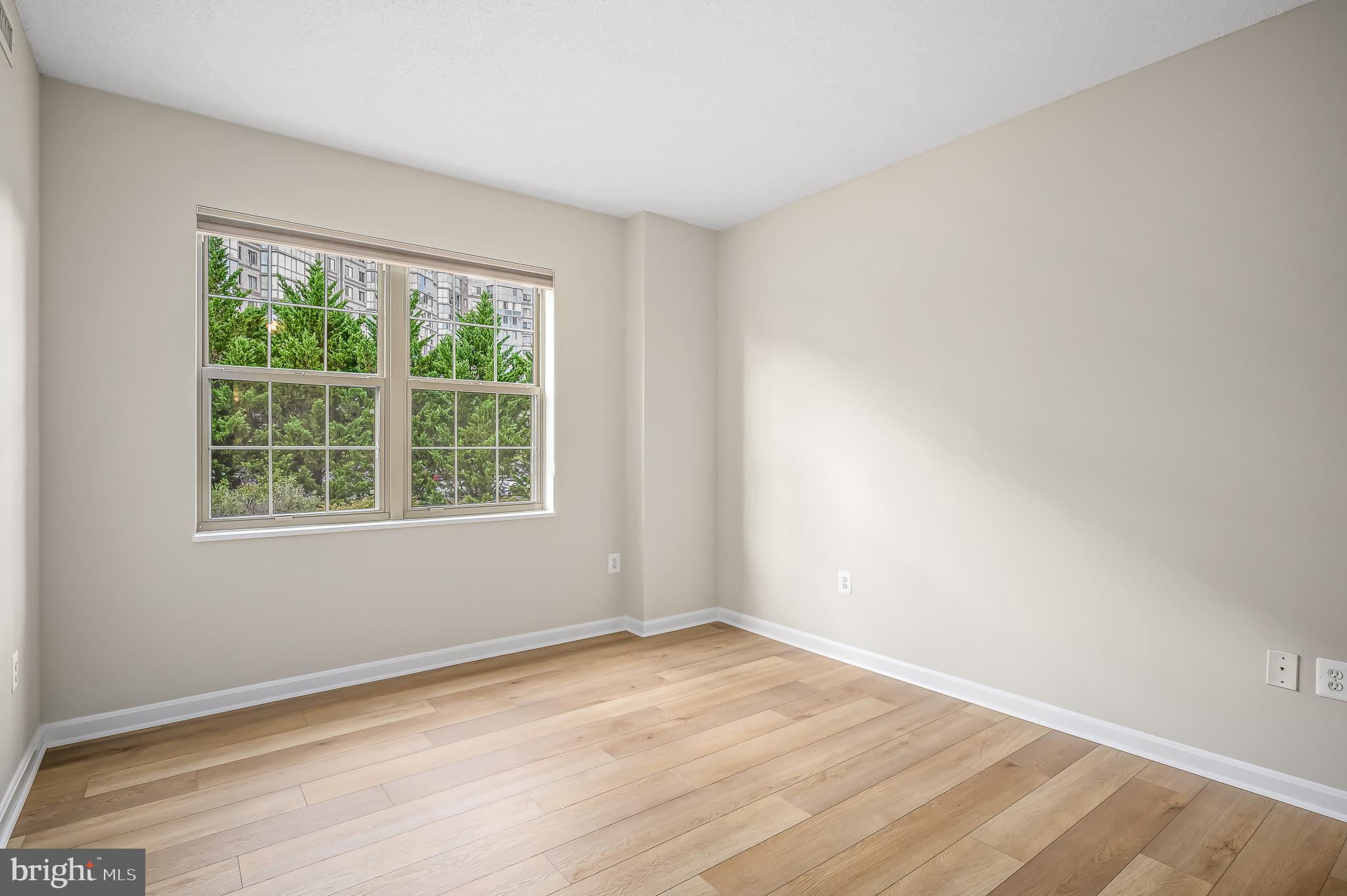 MAGNOLIAS AT LANSDOWNE WOODS - Residential