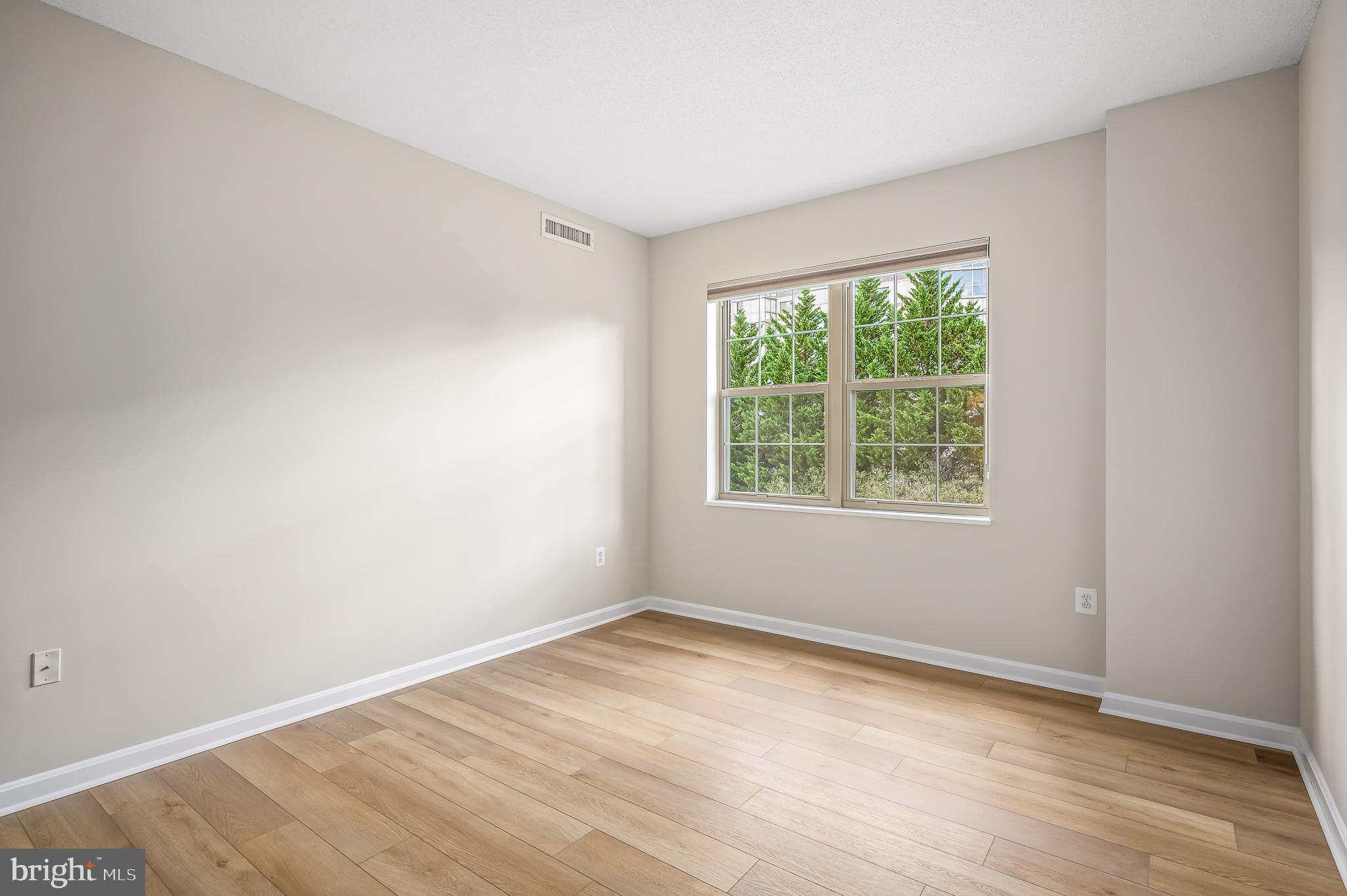 MAGNOLIAS AT LANSDOWNE WOODS - Residential