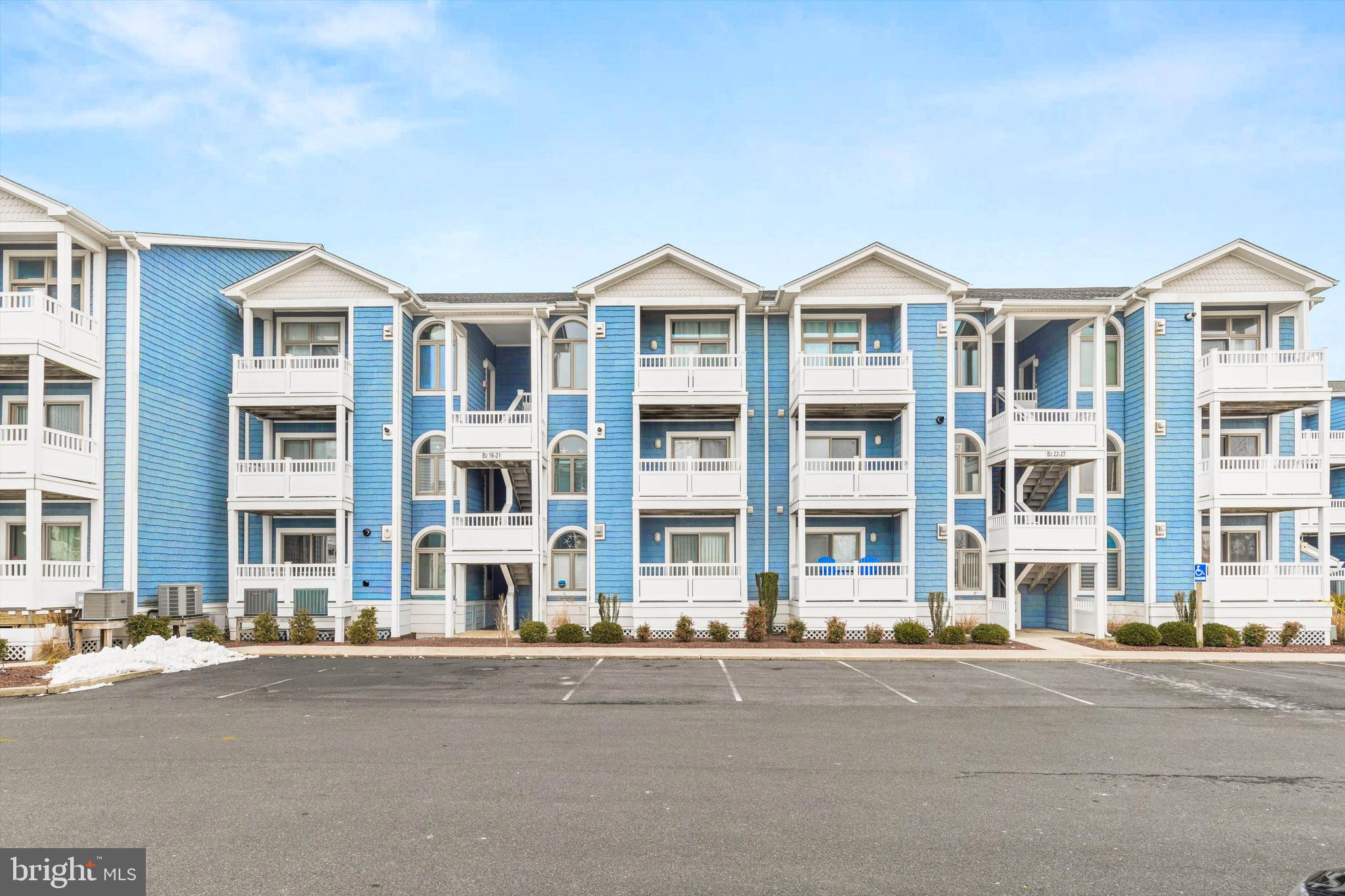 201 S HERON DRIVE B16