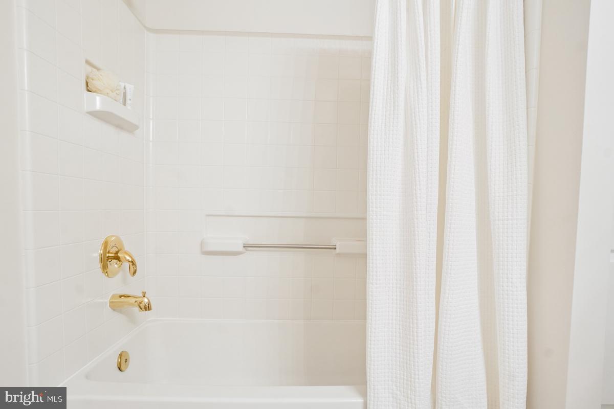 LEISURE WORLD - Residential